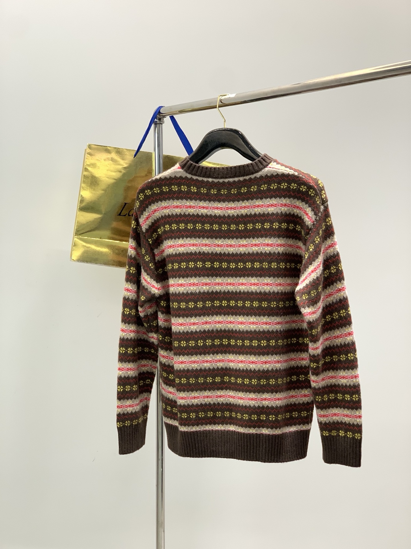 ，miu miu 2025冬季最新品，专柜同步有售，原单狠货，时尚休闲针织圆领羊毛🐏毛衣，进口原版面料，