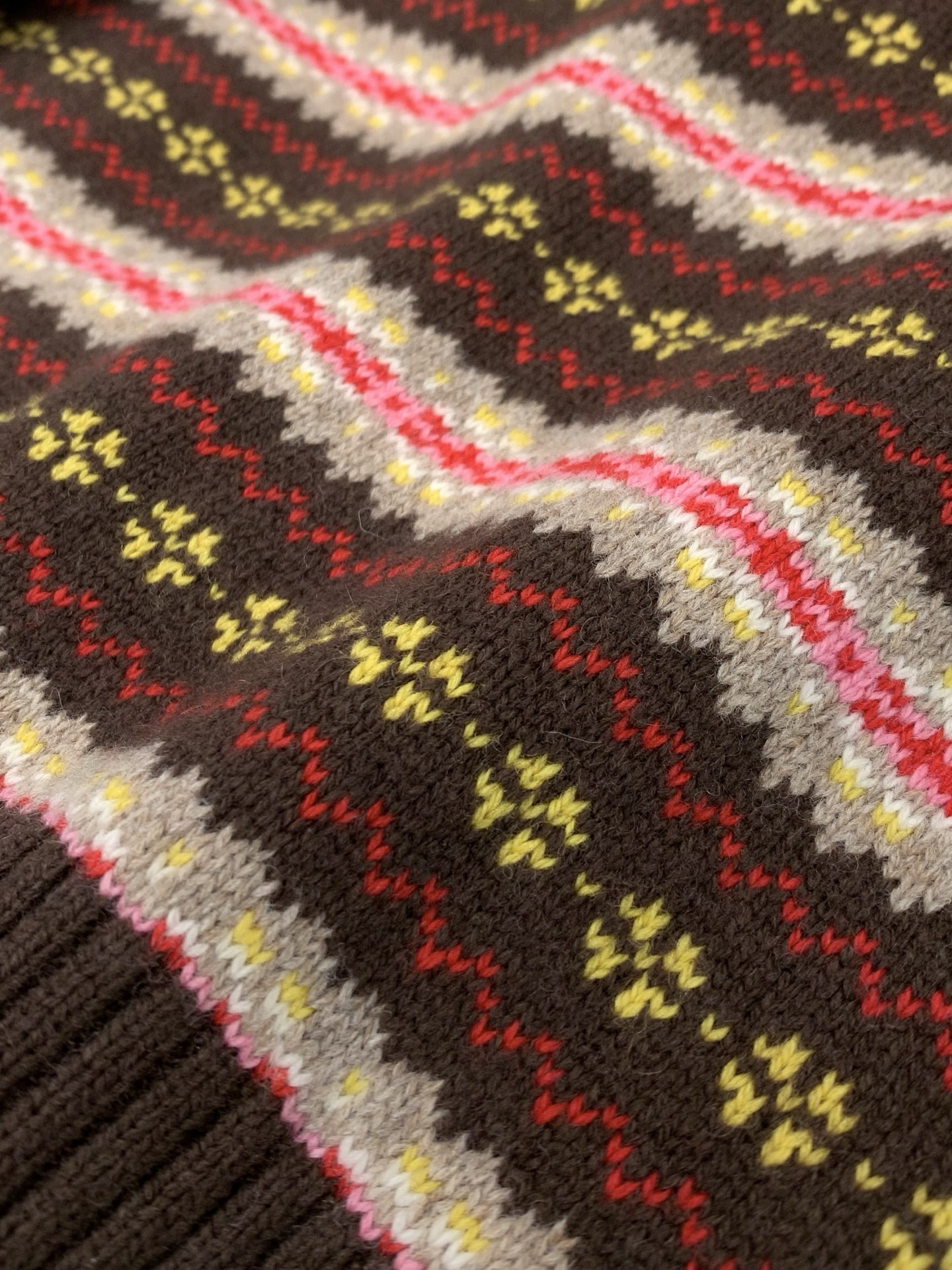 ，miu miu 2025冬季最新品，专柜同步有售，原单狠货，时尚休闲针织圆领羊毛🐏毛衣，进口原版面料，