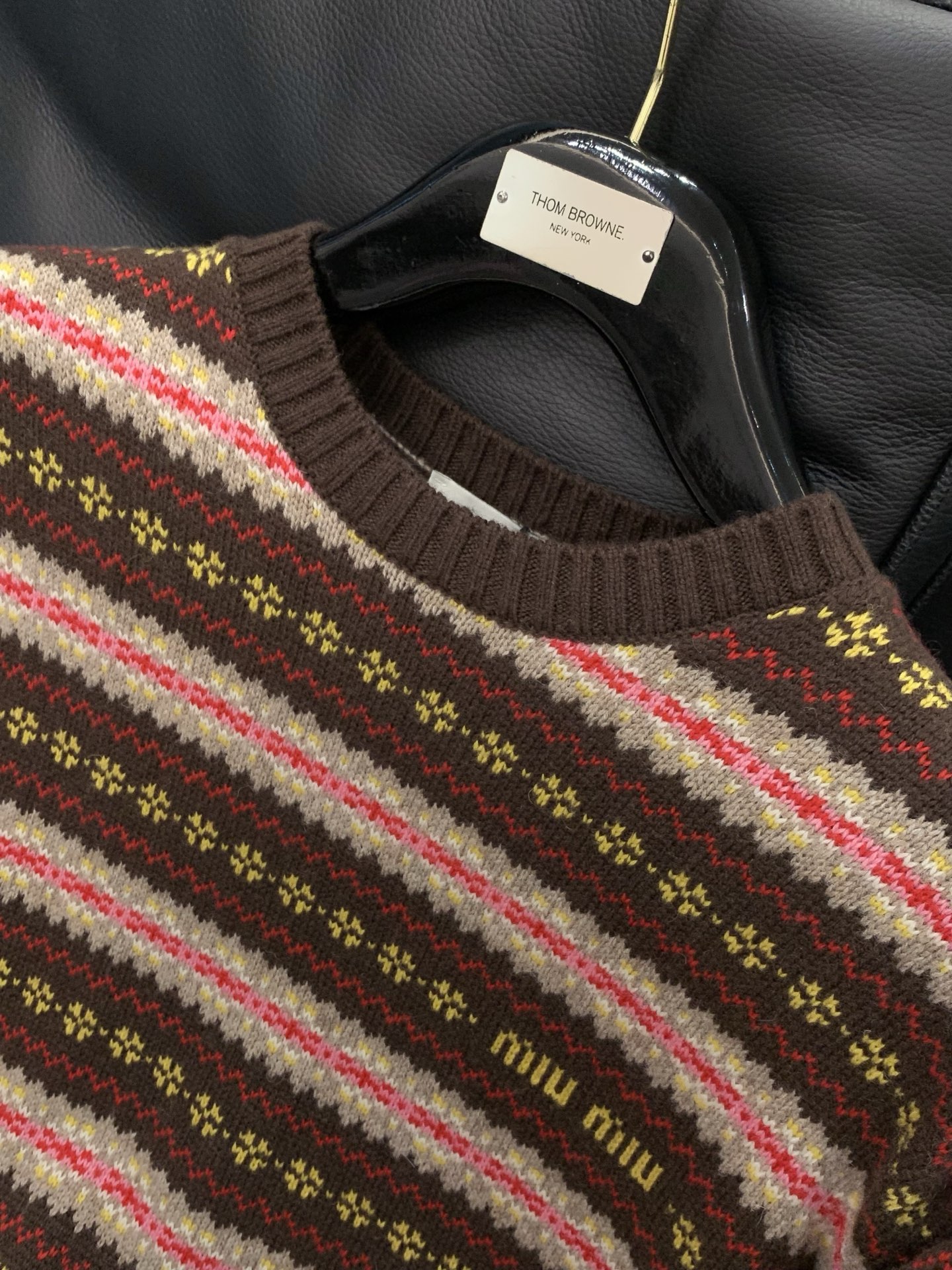 ，miu miu 2025冬季最新品，专柜同步有售，原单狠货，时尚休闲针织圆领羊毛🐏毛衣，进口原版面料，