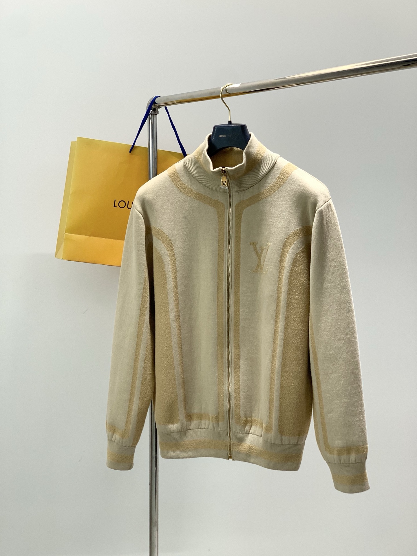 ，LouisVuitton 路易威登，2025秋冬最新款，专柜同步有售，原单狠货，时尚休闲针织开衫羊毛🐏