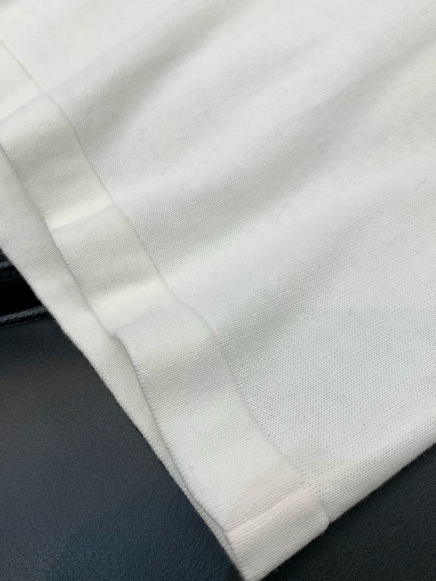 ，LouisVuitton 路易威登，2025秋季最新款，专柜同步有售，原单狠货，时尚休闲针织短袖，上身