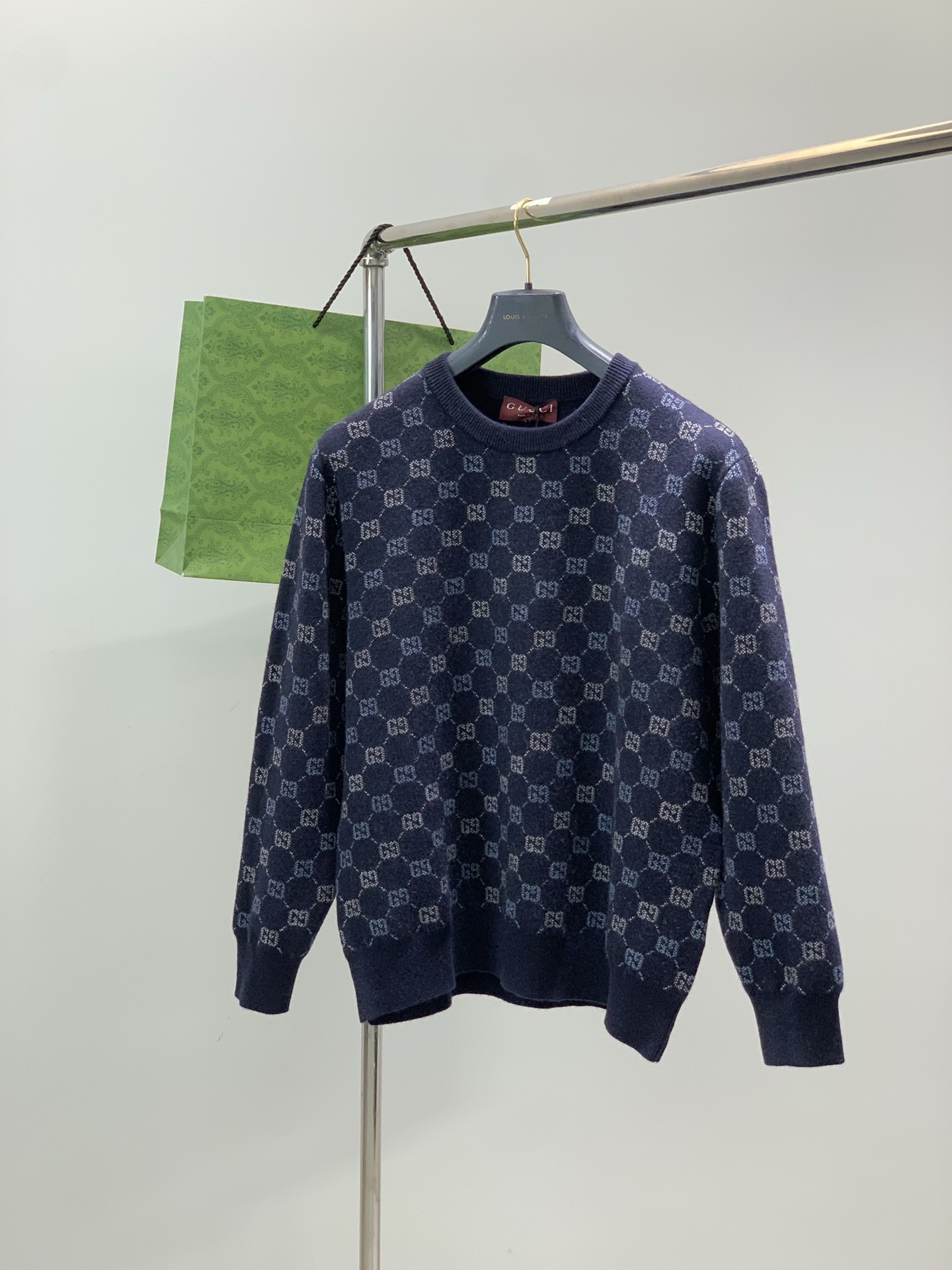 ，Gucci 古驰，2025秋冬最新款，专柜同步有售，原单狠货，时尚休闲针织圆领羊毛🐏毛衣，上身很有特点