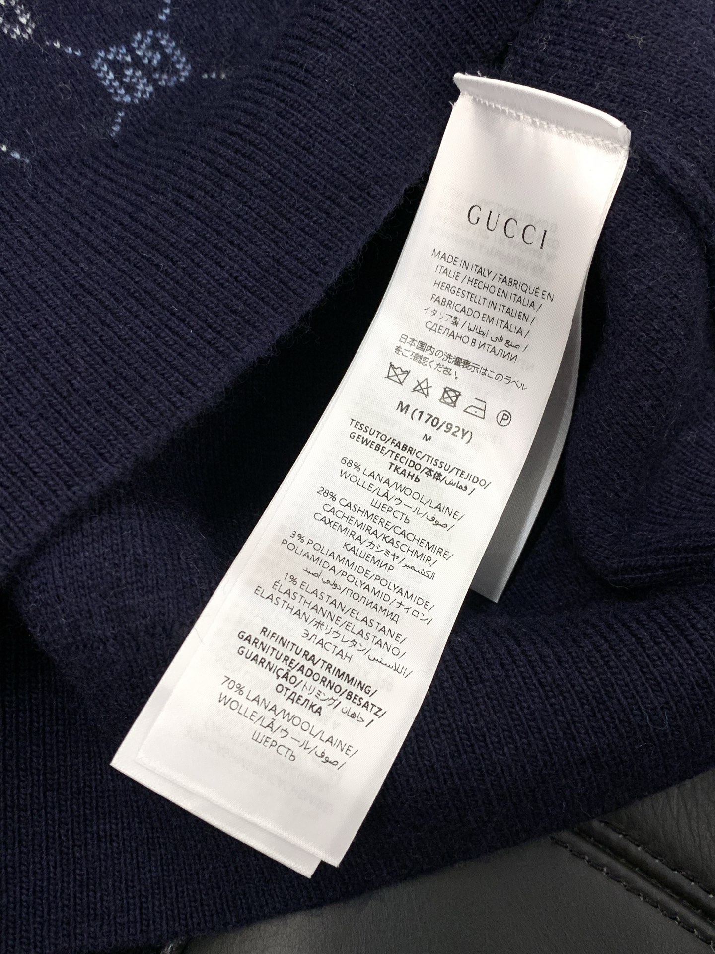 ，Gucci 古驰，2025秋冬最新款，专柜同步有售，原单狠货，时尚休闲针织圆领羊毛🐏毛衣，上身很有特点