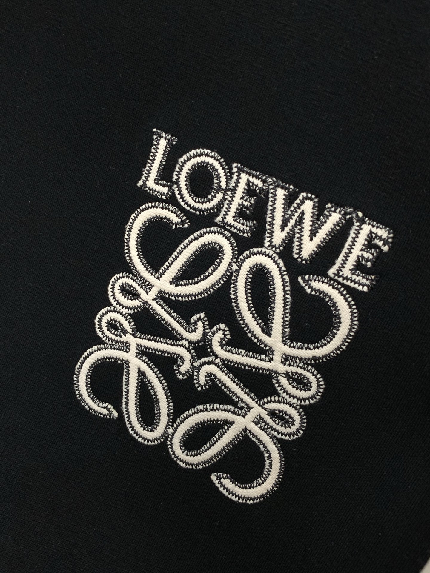 ，罗意威 最新 套装 一套出。材质 面料:棉32%锦纶63%氨纶5%里料:涤纶100%机洗，手洗最高水温