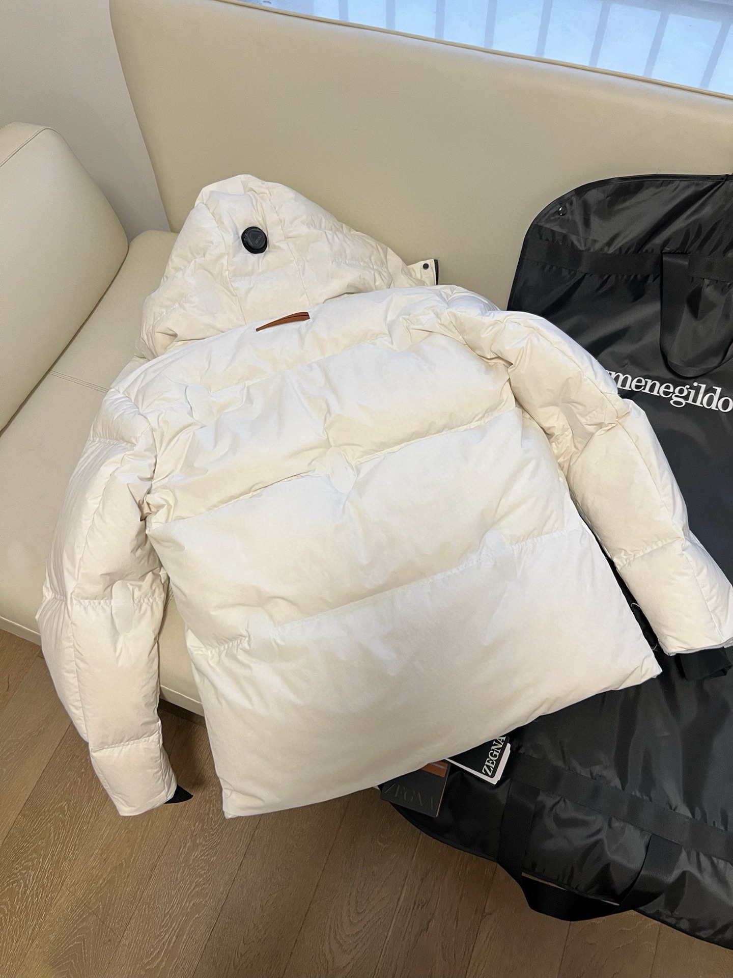 特价，M/4 L/10 XL/5 XXL/2，90白鹅绒顶级原单，不退不换