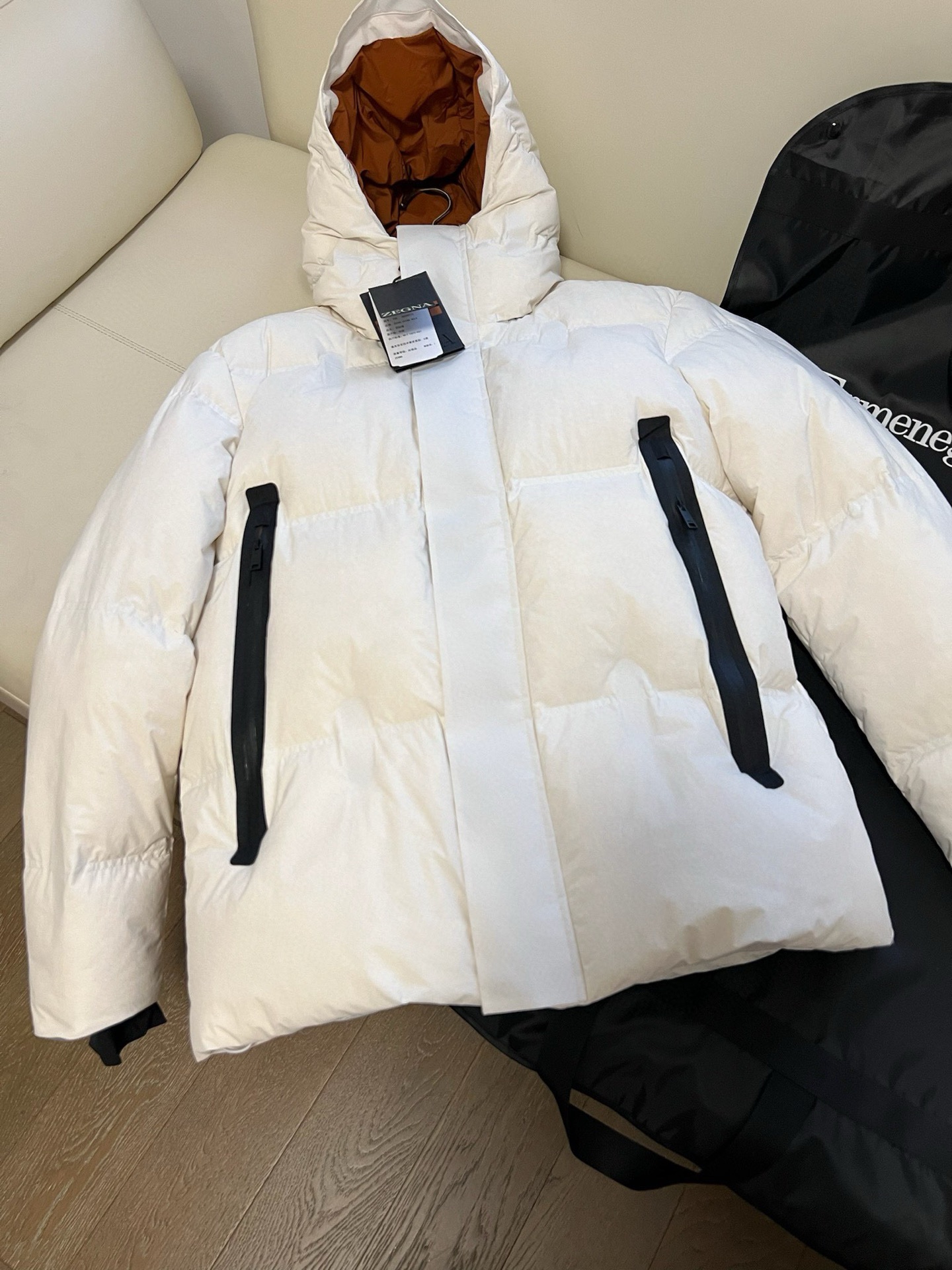 特价，M/4 L/10 XL/5 XXL/2，90白鹅绒顶级原单，不退不换