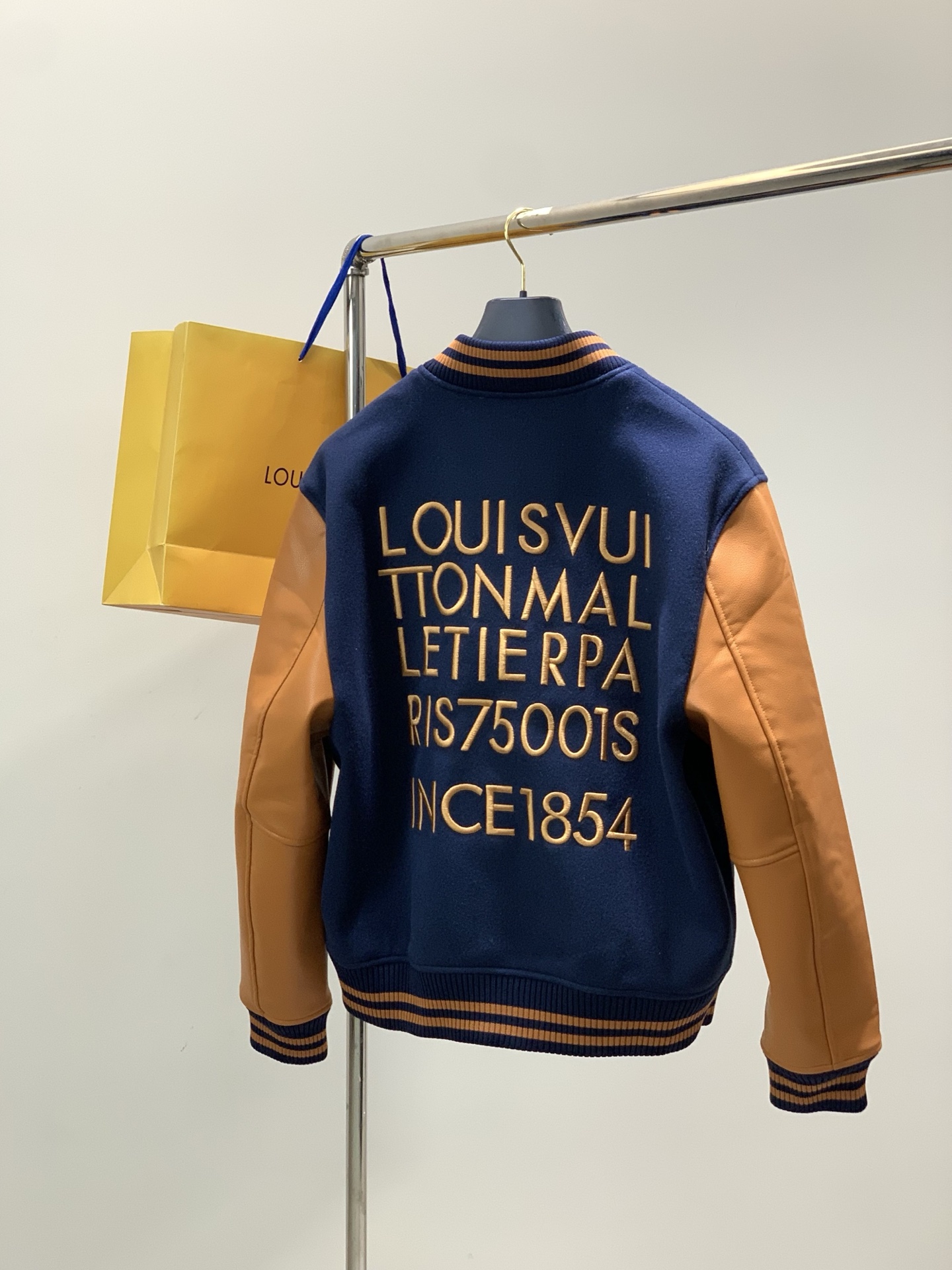 🌾，，LouisVuitton 路易威登，2025冬季最新款，专柜同步有售，原单狠货，时尚休闲棒球服，上