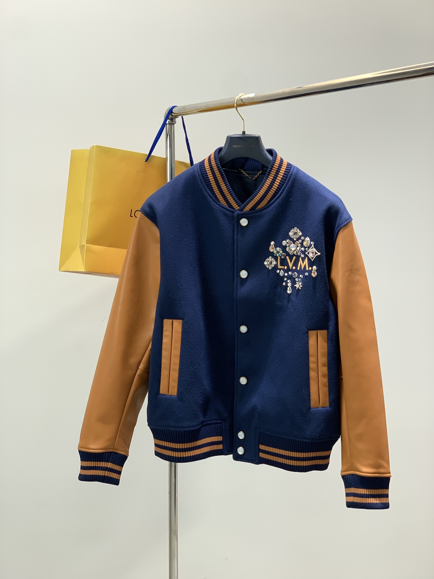 🌾，，LouisVuitton 路易威登，2025冬季最新款，专柜同步有售，原单狠货，时尚休闲棒球服，上