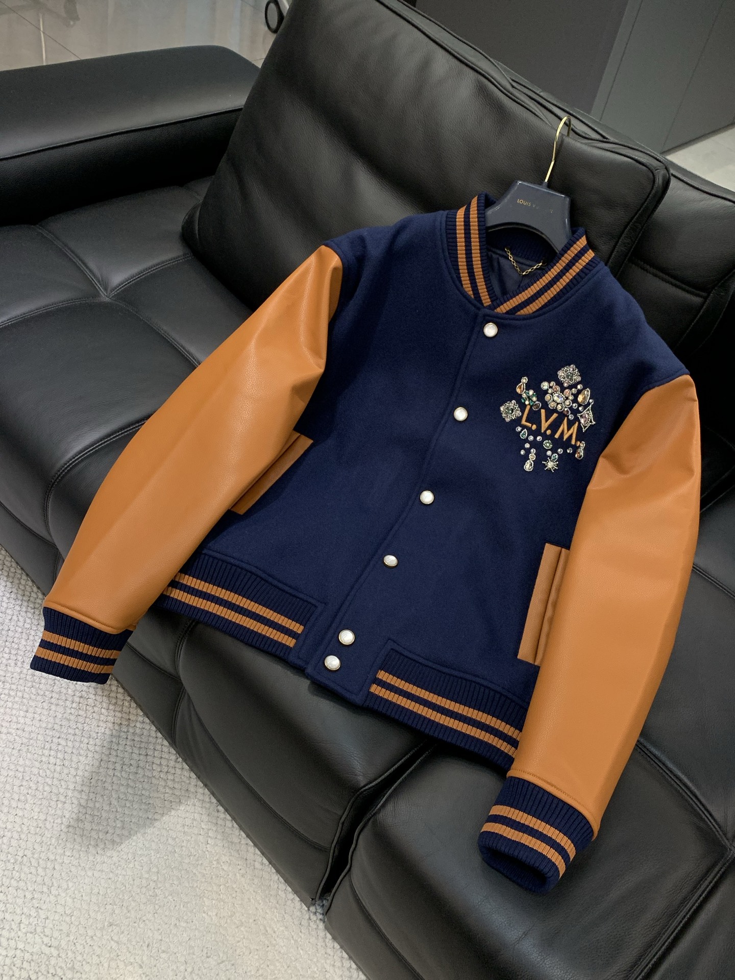 🌾，，LouisVuitton 路易威登，2025冬季最新款，专柜同步有售，原单狠货，时尚休闲棒球服，上