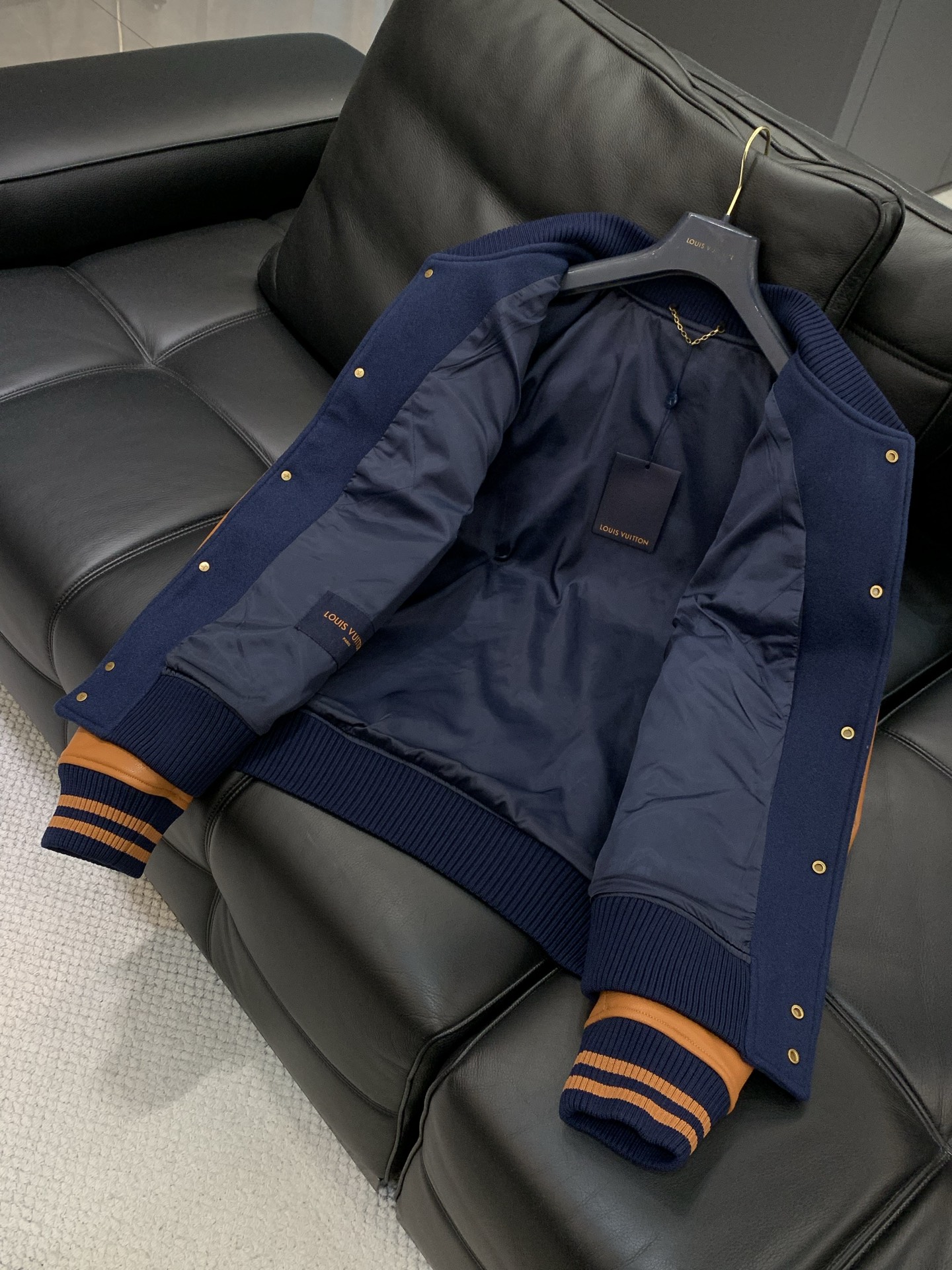 🌾，，LouisVuitton 路易威登，2025冬季最新款，专柜同步有售，原单狠货，时尚休闲棒球服，上