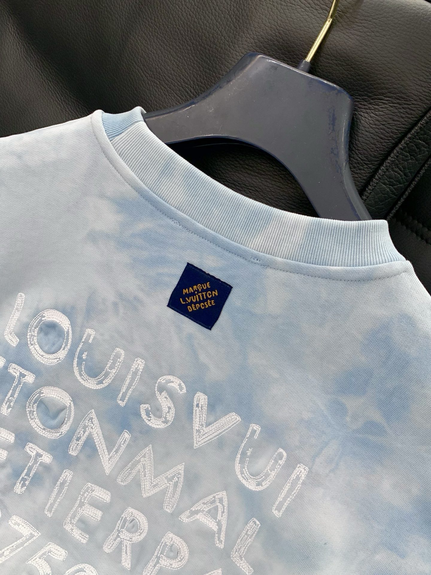 🌾，，LouisVuitton 路易威登，2025秋季最新款，专柜同步有售，原单狠货，时尚休闲圆领长袖卫