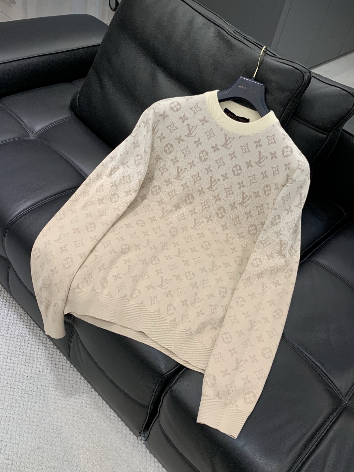🌾，，LouisVuitton 路易威登，2025冬季最新款，专柜同步有售，原单狠货，时尚休闲圆领针织毛