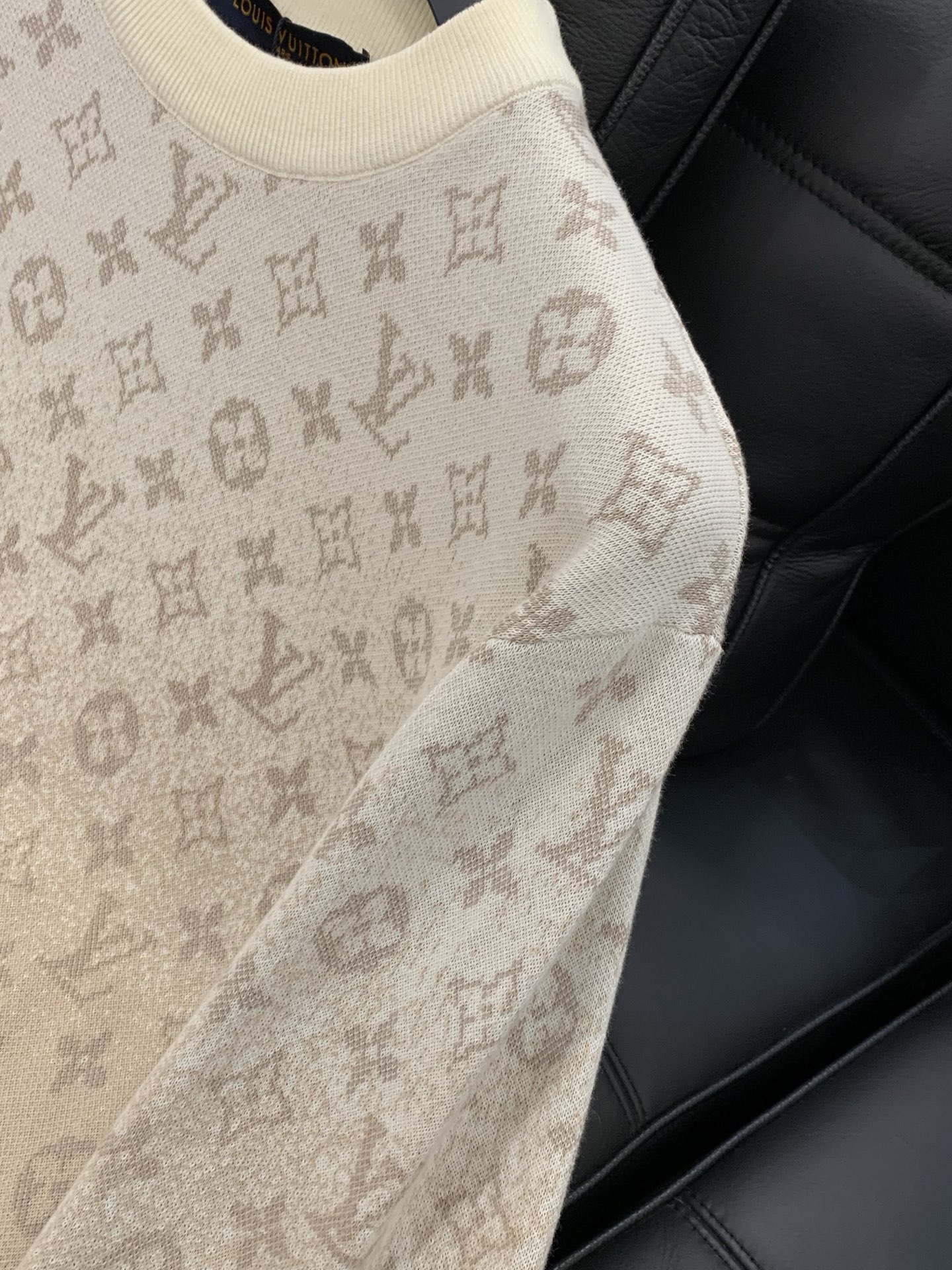 🌾，，LouisVuitton 路易威登，2025冬季最新款，专柜同步有售，原单狠货，时尚休闲圆领针织毛