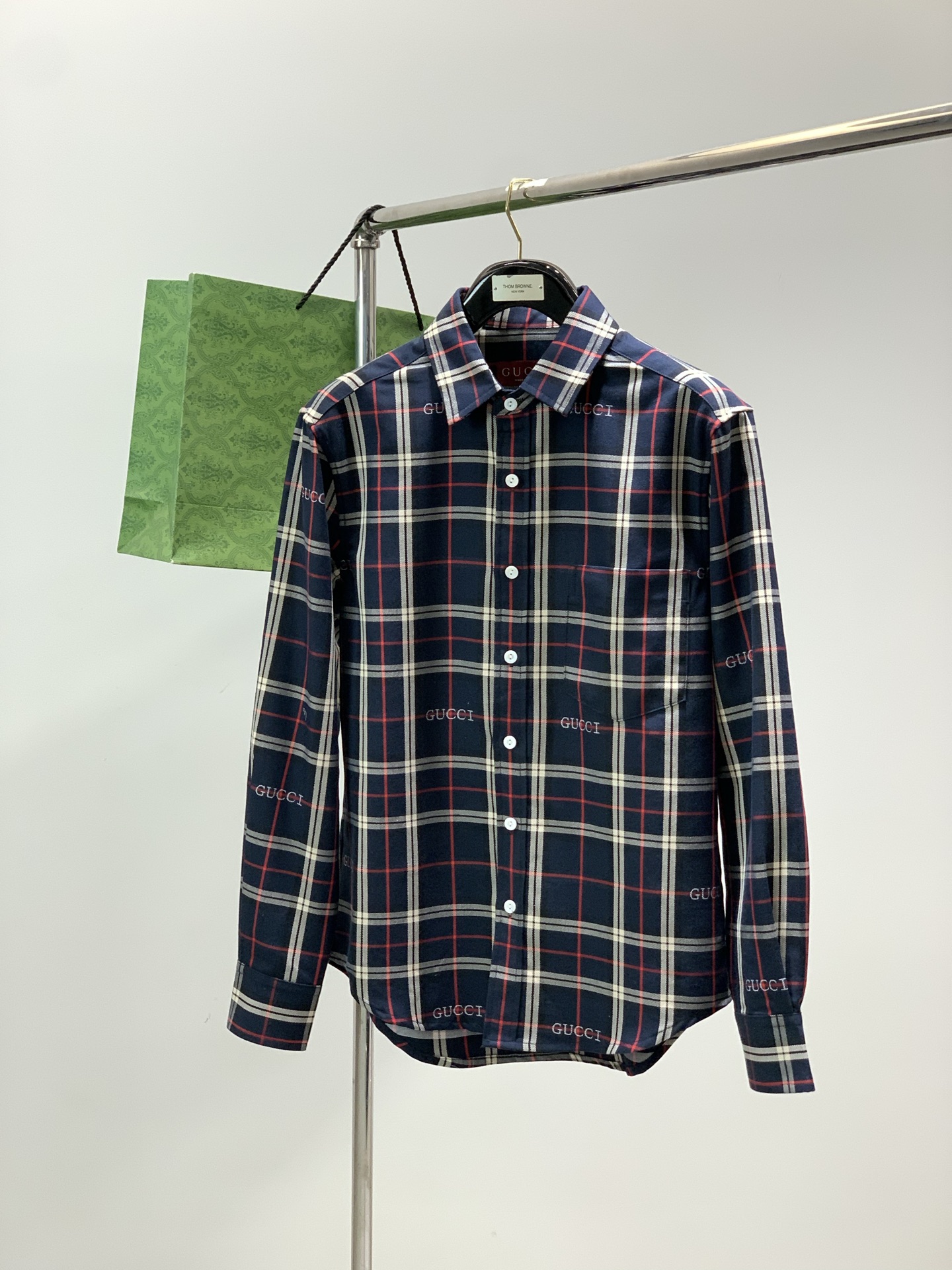 🌾，，Gucci 古驰，2025秋季最新款，专柜同步有售，原单狠货，时尚休闲长袖衬衫，上身很有特点！吸睛