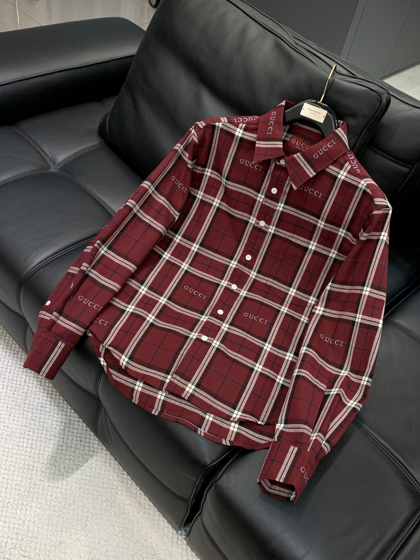 🌾，，Gucci 古驰，2025秋季最新款，专柜同步有售，原单狠货，时尚休闲长袖衬衫，上身很有特点！吸睛