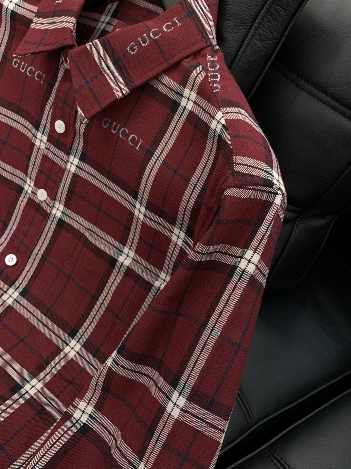 🌾，，Gucci 古驰，2025秋季最新款，专柜同步有售，原单狠货，时尚休闲长袖衬衫，上身很有特点！吸睛