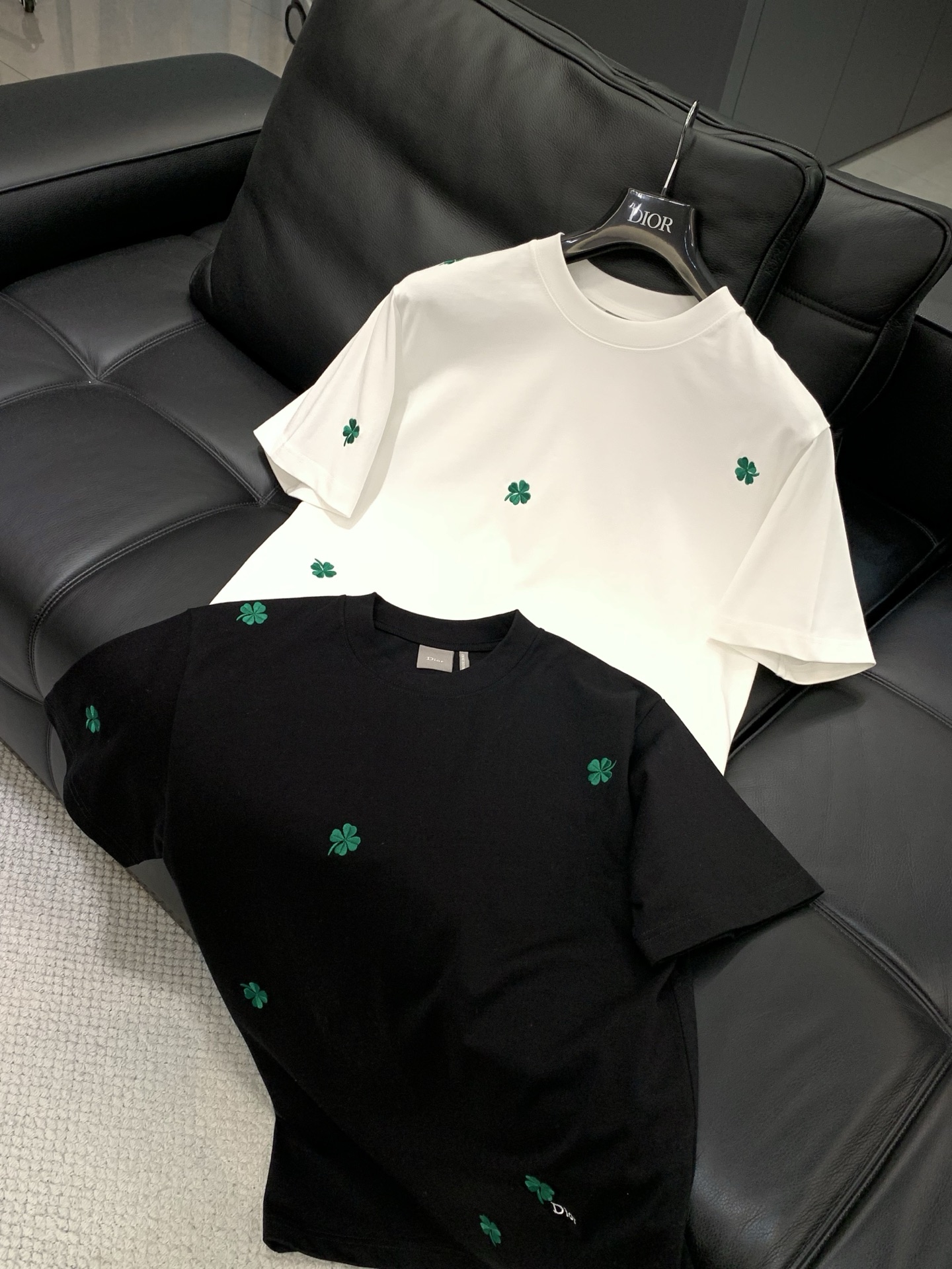 🌾，，Dior 迪奥， 2025夏季新品，专柜同步有售，简约时尚休闲圆领短袖T恤，原版进口面料，舒适透气