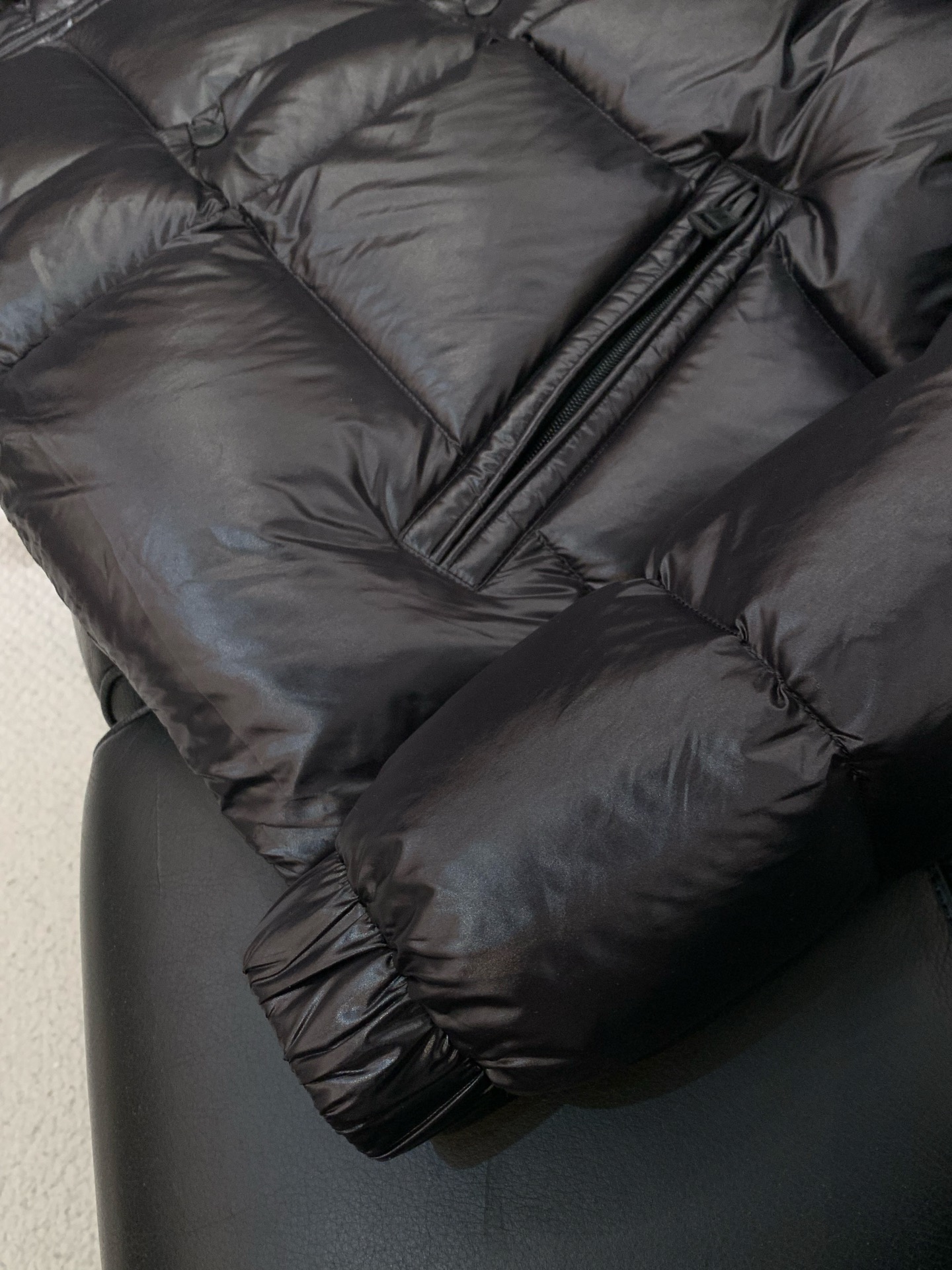 🌾，，Moncler 蒙口，2025冬季最新品，专柜同步有售，原单狠货，时尚休闲羽绒服，上身舒适！吸睛而