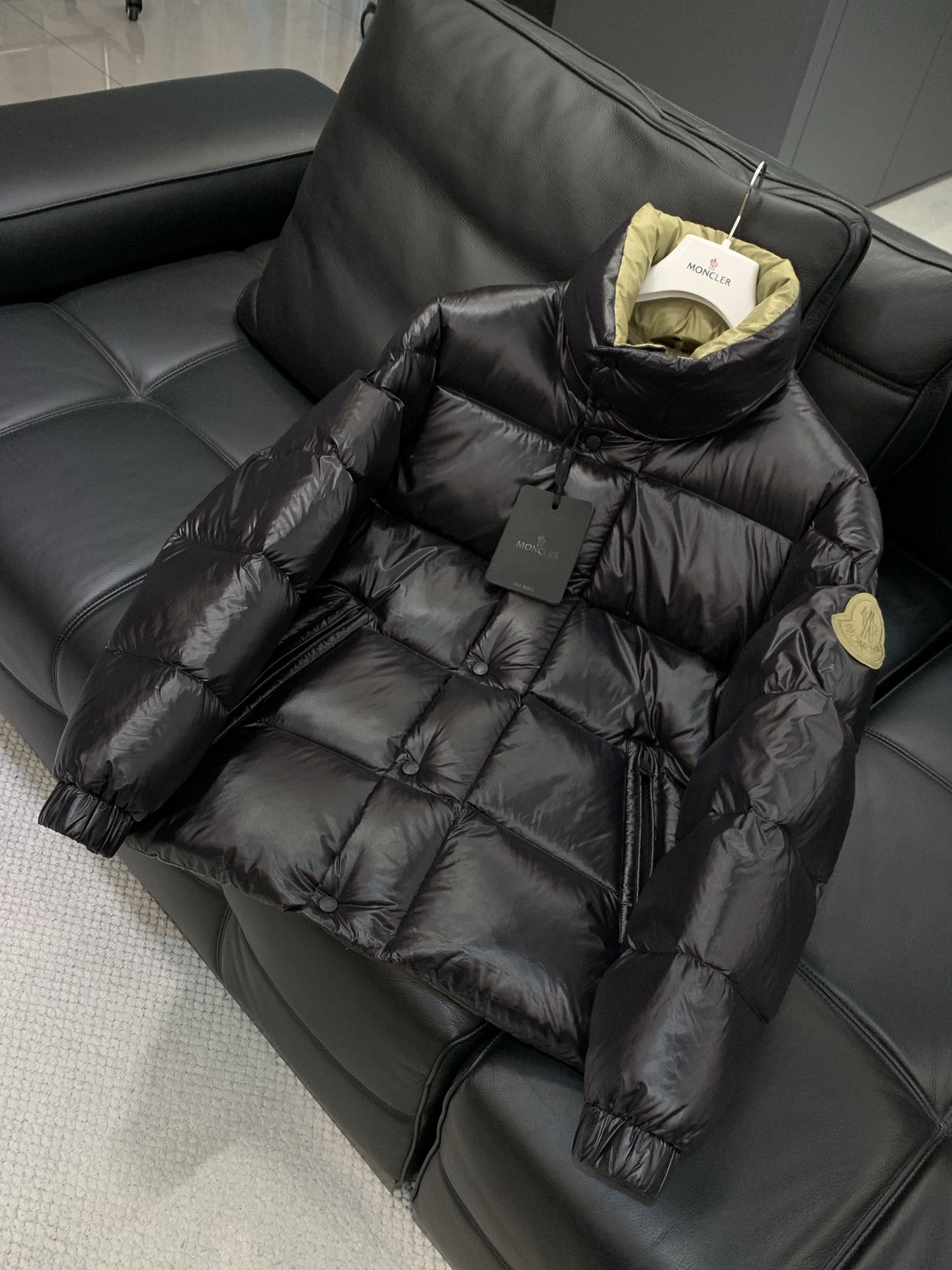 🌾，，Moncler 蒙口，2025冬季最新品，专柜同步有售，原单狠货，时尚休闲羽绒服，上身舒适！吸睛而