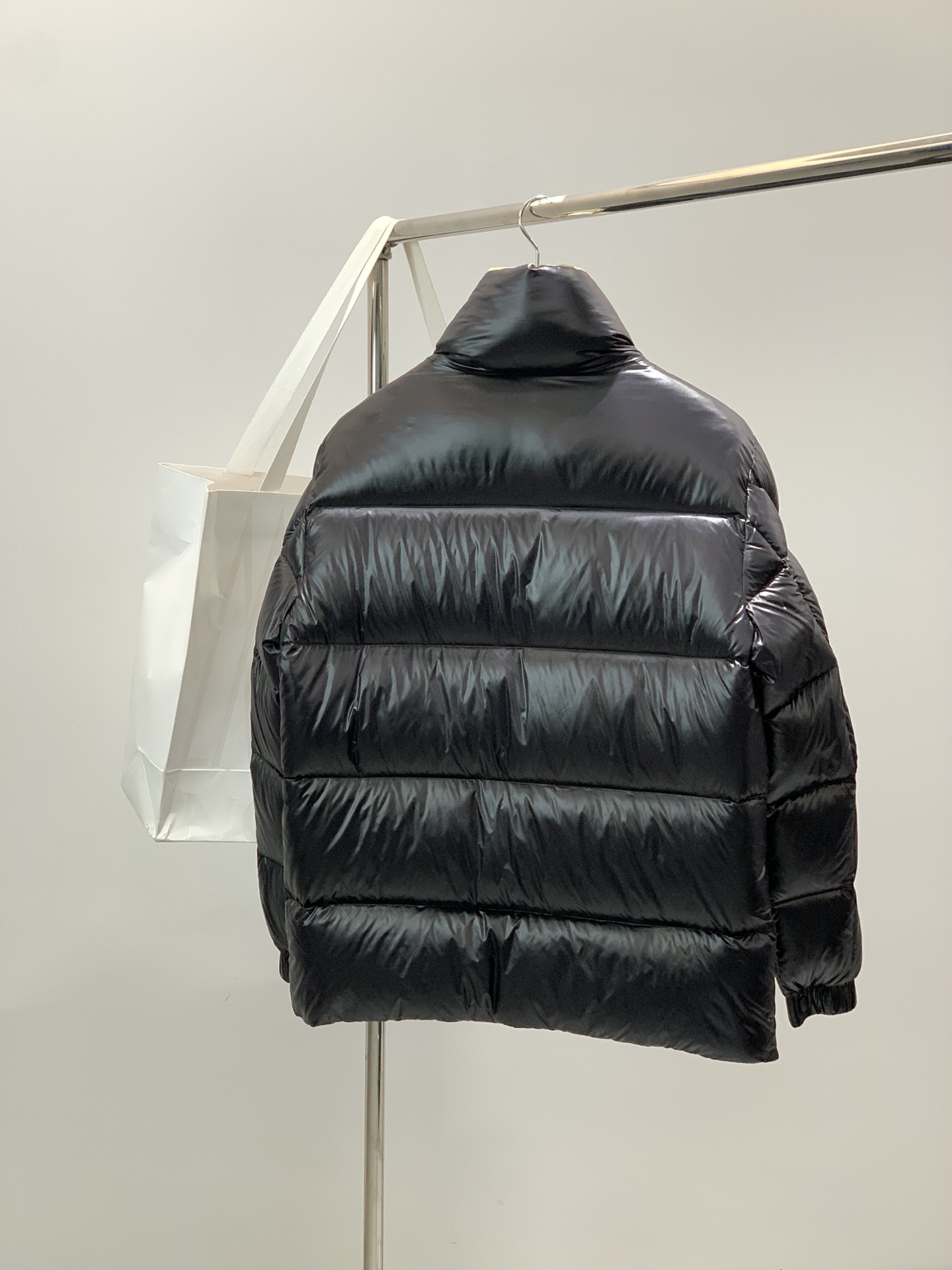 🌾，，Moncler 蒙口，2025冬季最新品，专柜同步有售，原单狠货，时尚休闲羽绒服，上身舒适！吸睛而