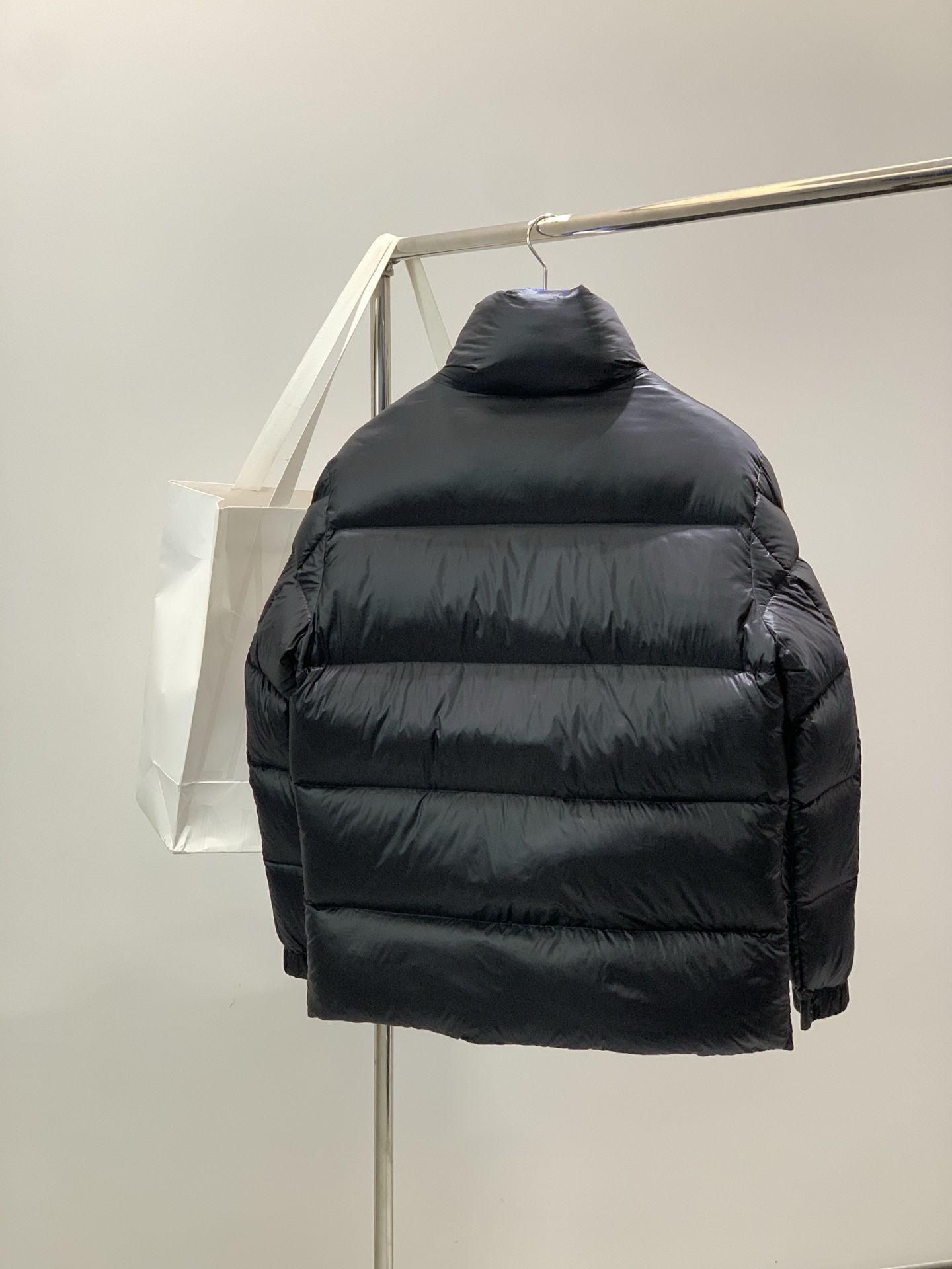 🌾，，Moncler 蒙口，2025冬季最新品，专柜同步有售，原单狠货，时尚休闲羽绒服，上身舒适！吸睛而