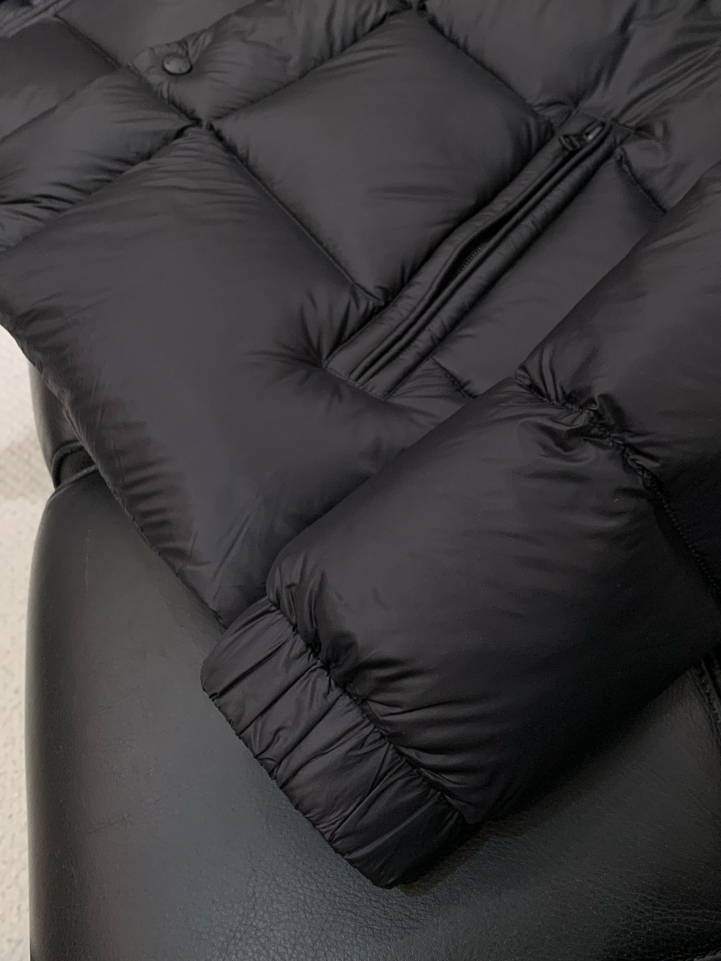 🌾，，Moncler 蒙口，2025冬季最新品，专柜同步有售，原单狠货，时尚休闲羽绒服，上身舒适！吸睛而