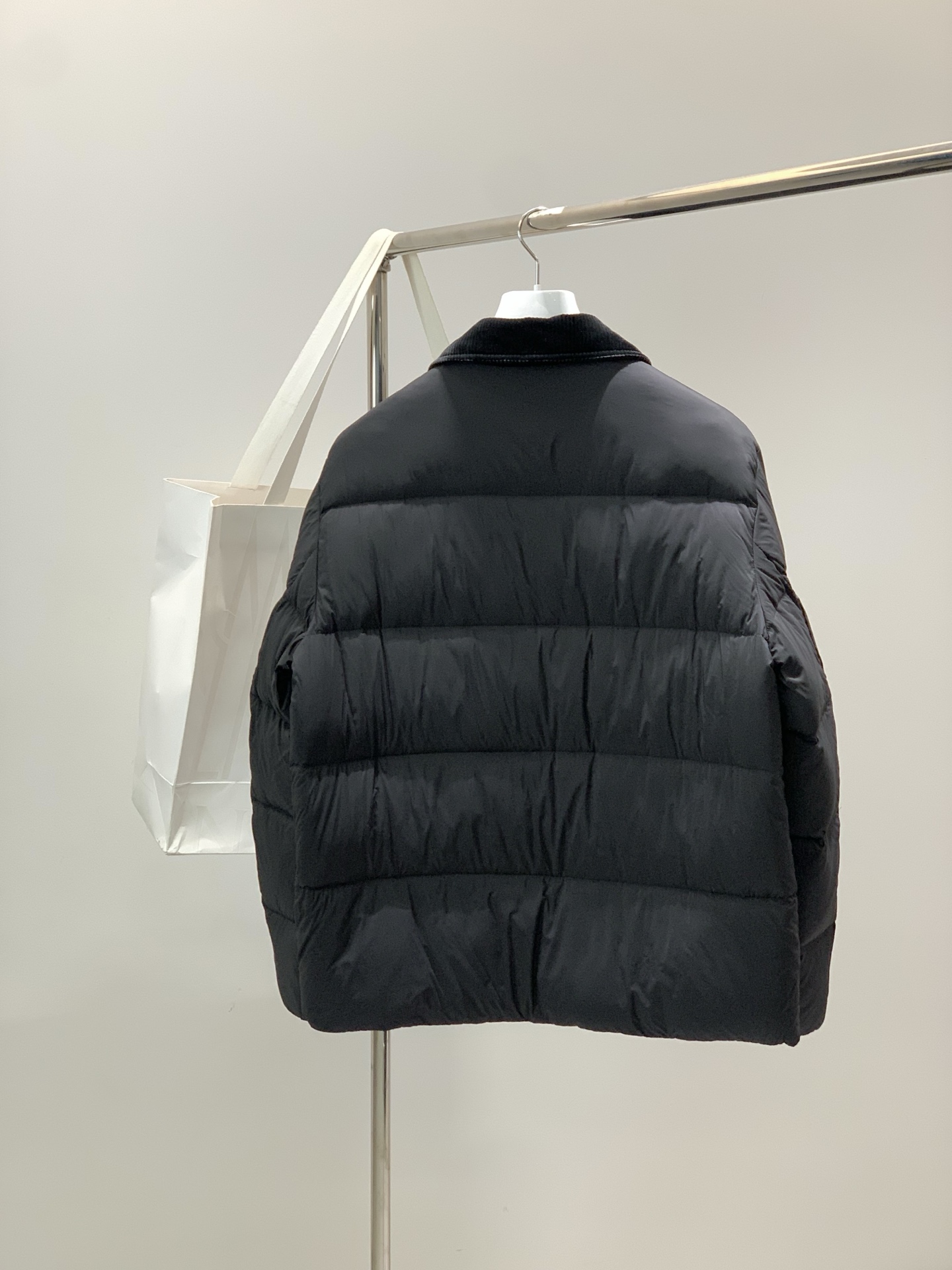 🌾，，Moncler 蒙口，2025冬季最新品，专柜同步有售，原单狠货，时尚休闲羽绒服，上身舒适！吸睛而
