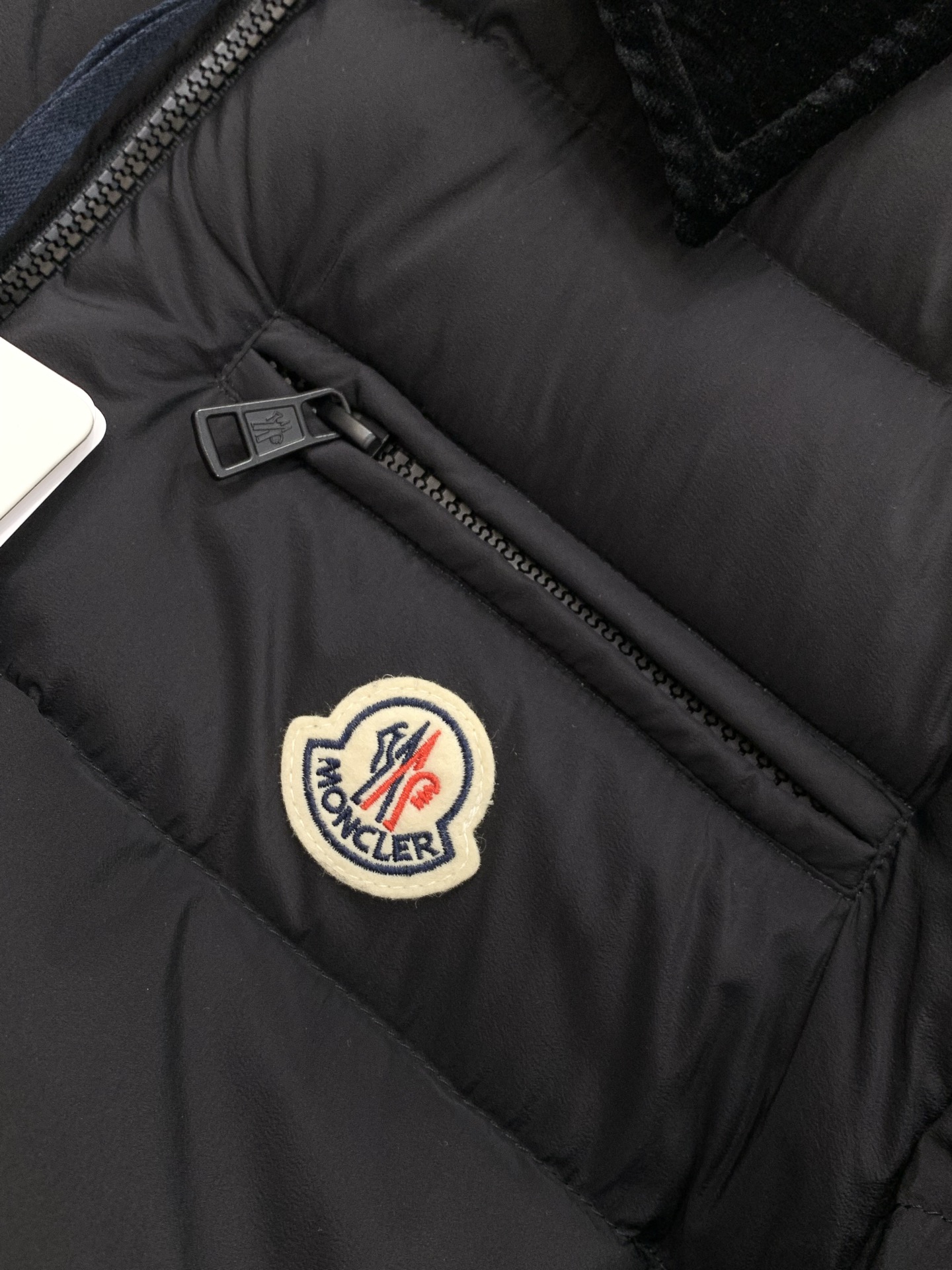 🌾，，Moncler 蒙口，2025冬季最新品，专柜同步有售，原单狠货，时尚休闲羽绒服，上身舒适！吸睛而
