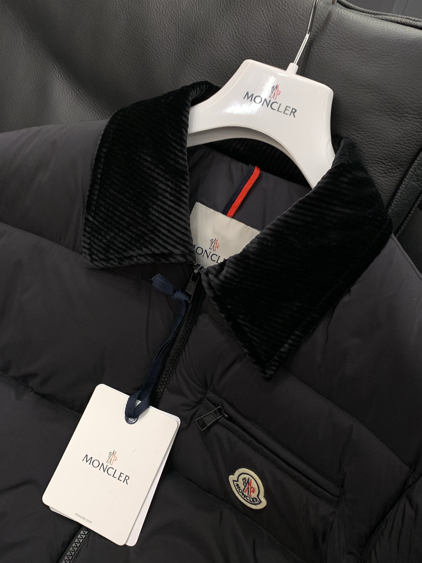 🌾，，Moncler 蒙口，2025冬季最新品，专柜同步有售，原单狠货，时尚休闲羽绒服，上身舒适！吸睛而