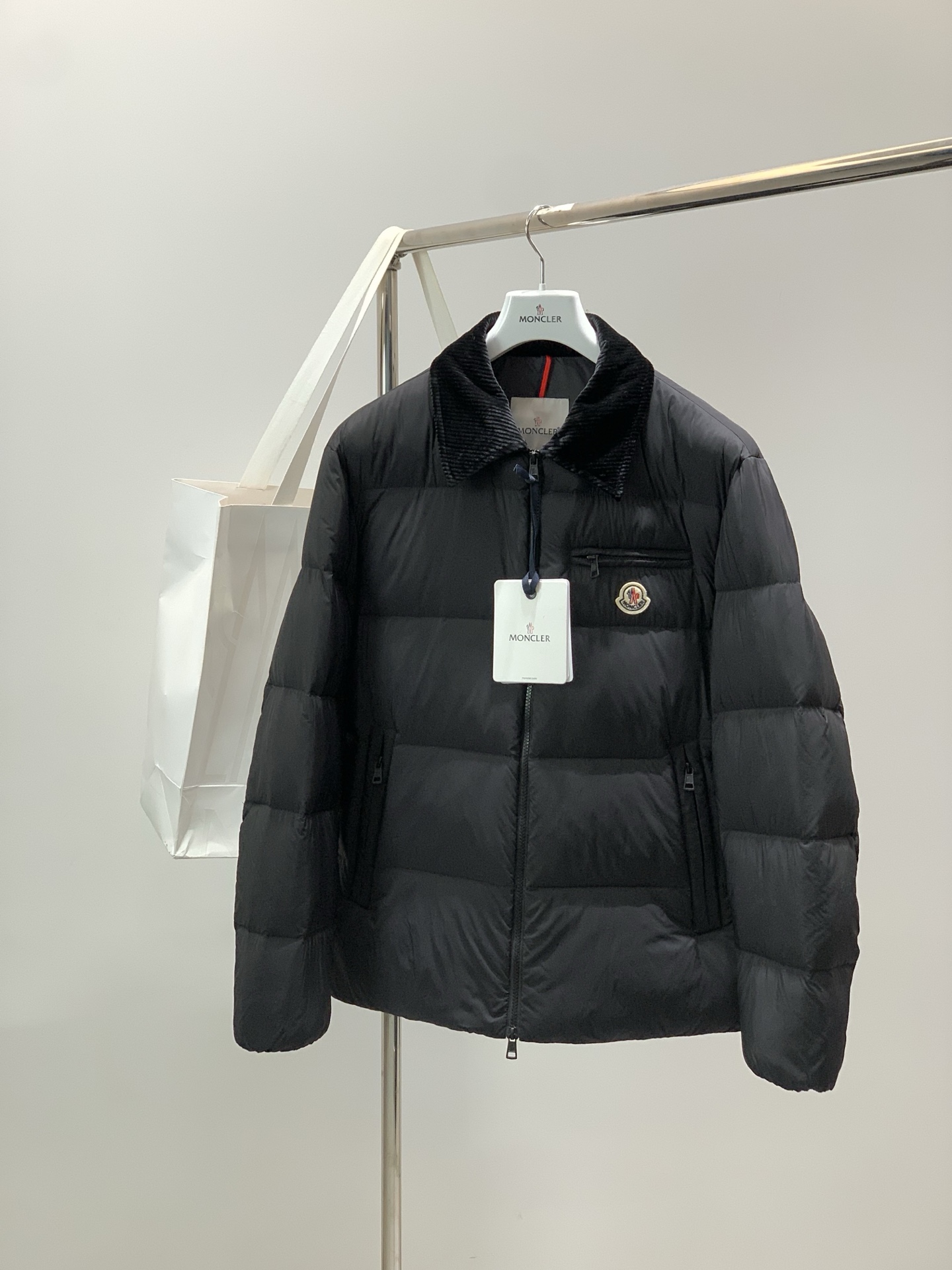 🌾，，Moncler 蒙口，2025冬季最新品，专柜同步有售，原单狠货，时尚休闲羽绒服，上身舒适！吸睛而