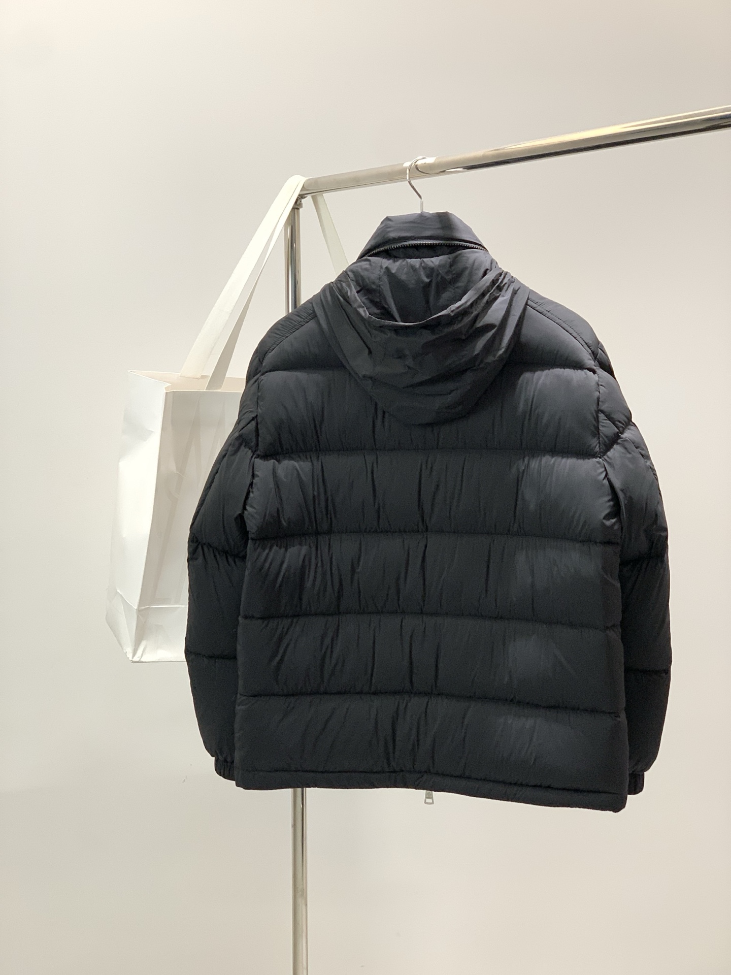 🌾，，Moncler 蒙口，2025冬季最新品，专柜同步有售，原单狠货，时尚休闲羽绒服，上身舒适！吸睛而