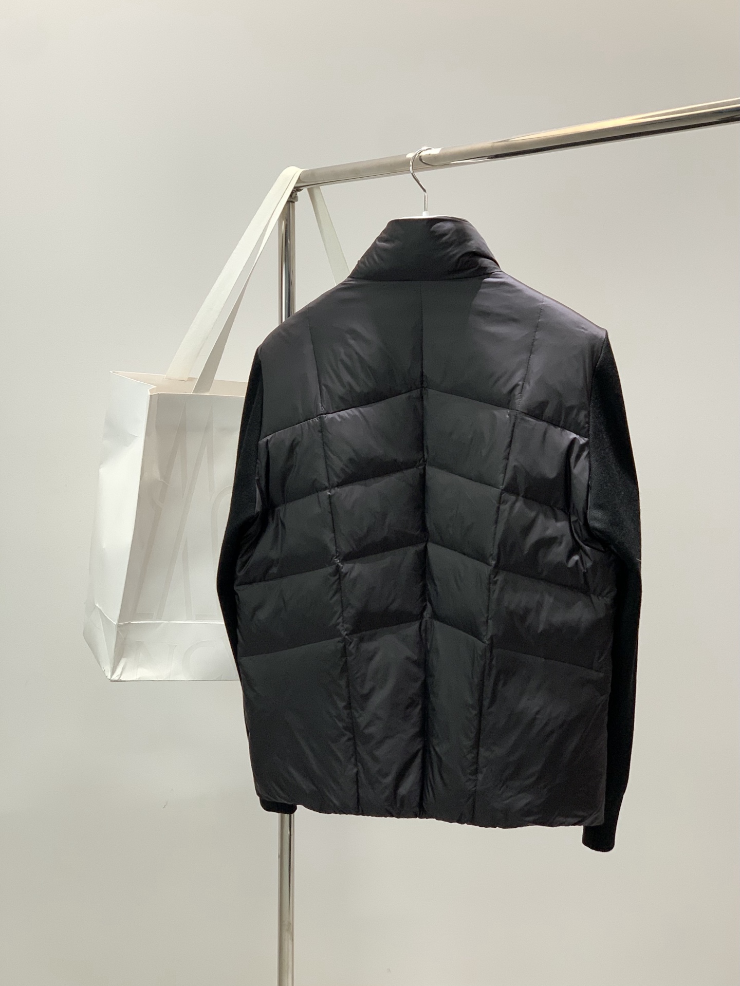 🌾，，Moncler 蒙口，2025冬季最新品，专柜同步有售，原单狠货，时尚休闲拼接羽绒服，上身舒适！吸
