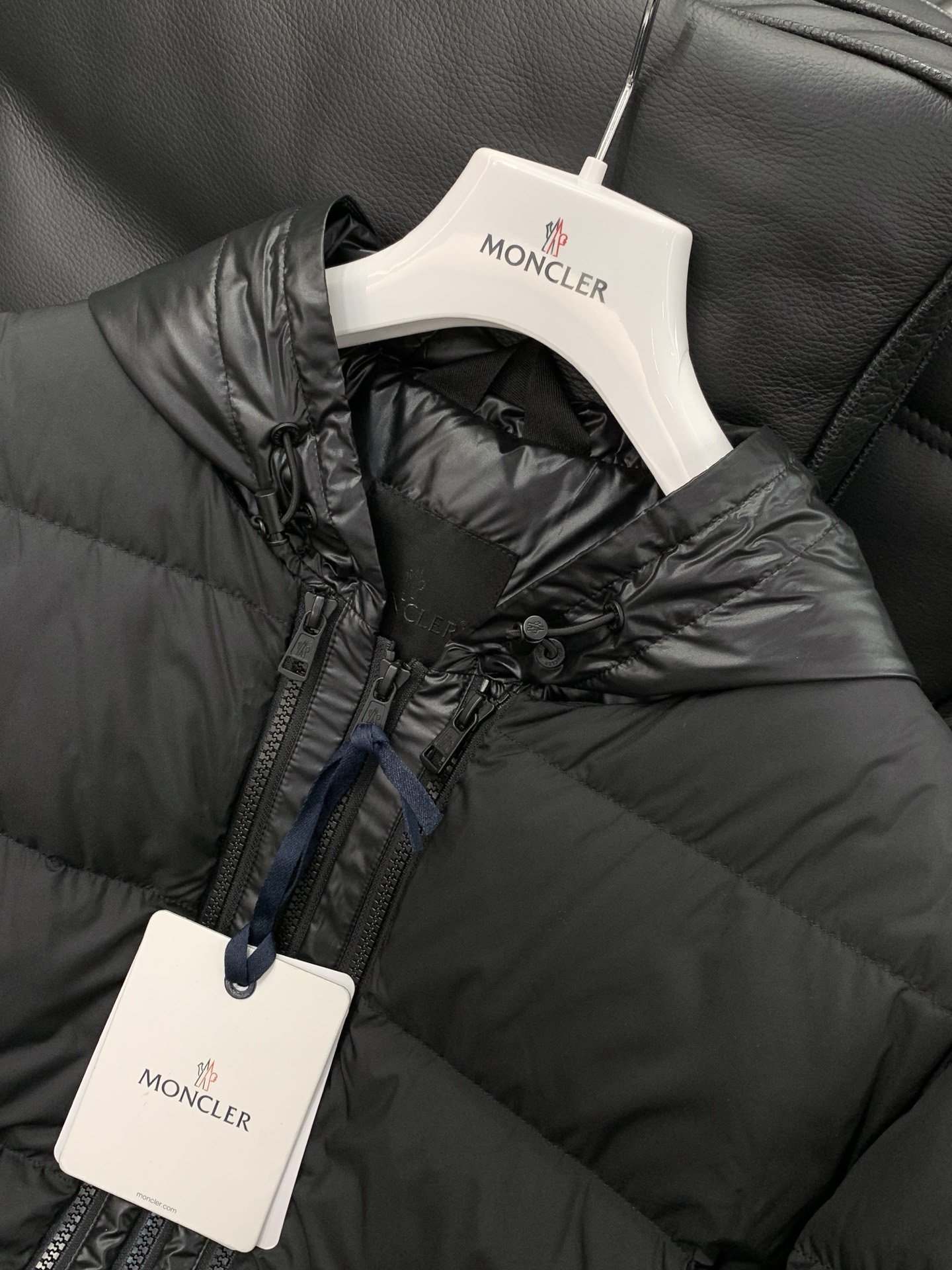 🌾，，Moncler 蒙口，2025冬季最新品，专柜同步有售，原单狠货，时尚休闲三合一羽绒服，上身舒适！