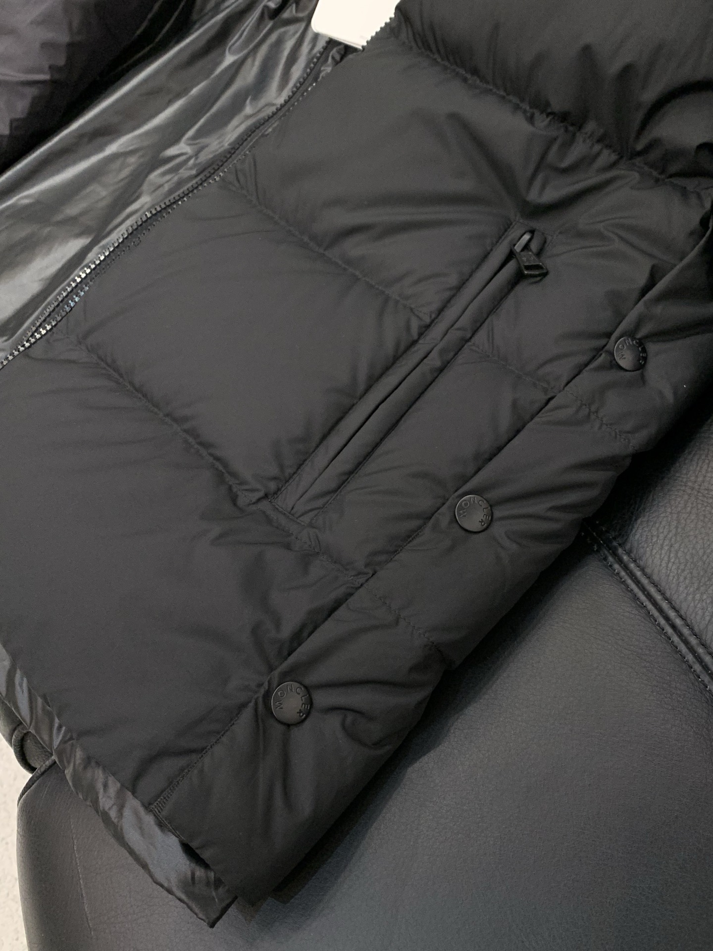 🌾，，Moncler 蒙口，2025冬季最新品，专柜同步有售，原单狠货，时尚休闲三合一羽绒服，上身舒适！