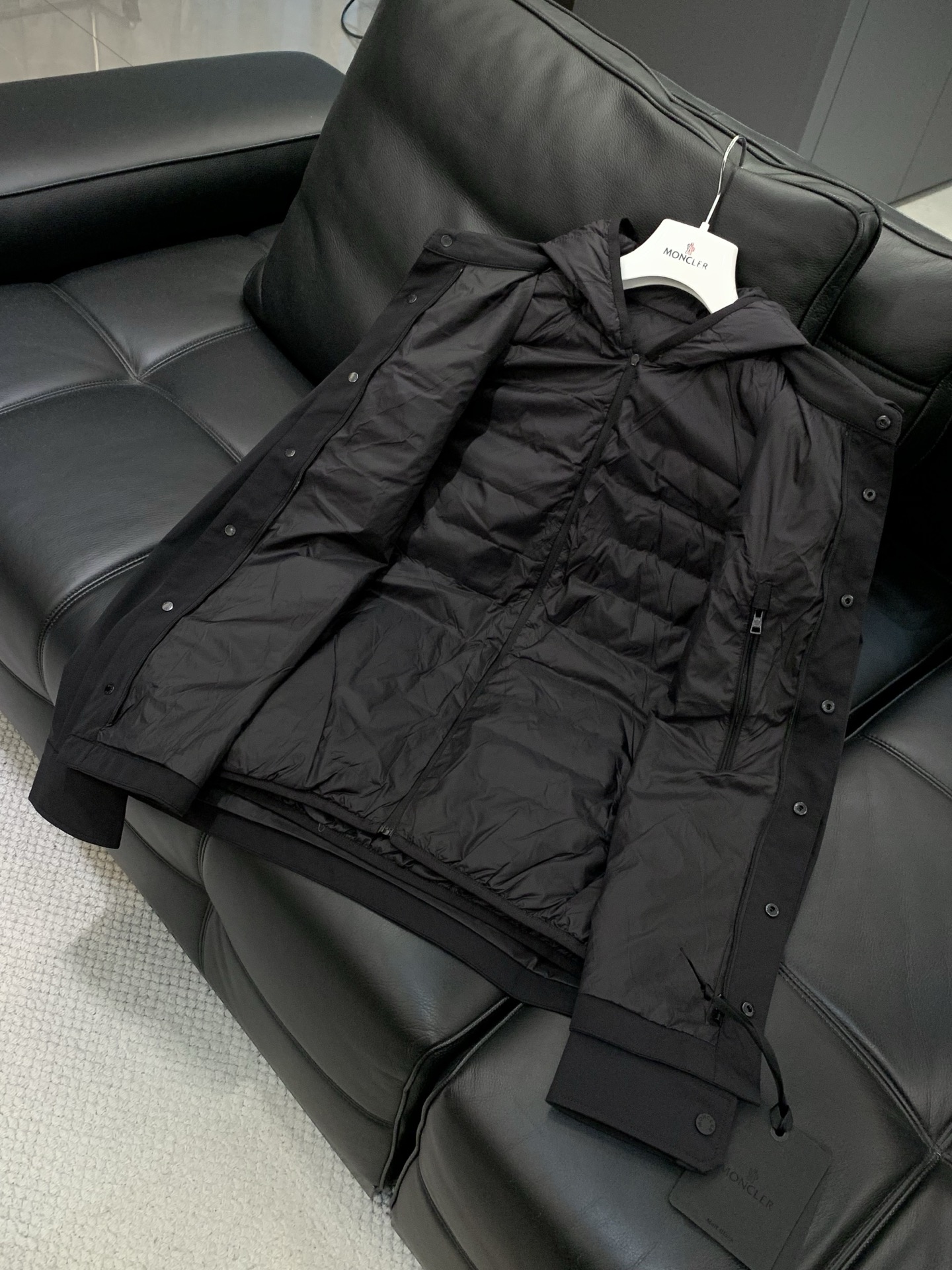 🌾，，Moncler 蒙口，2025冬季最新品，专柜同步有售，原单狠货，时尚休闲三合一羽绒服，上身舒适！