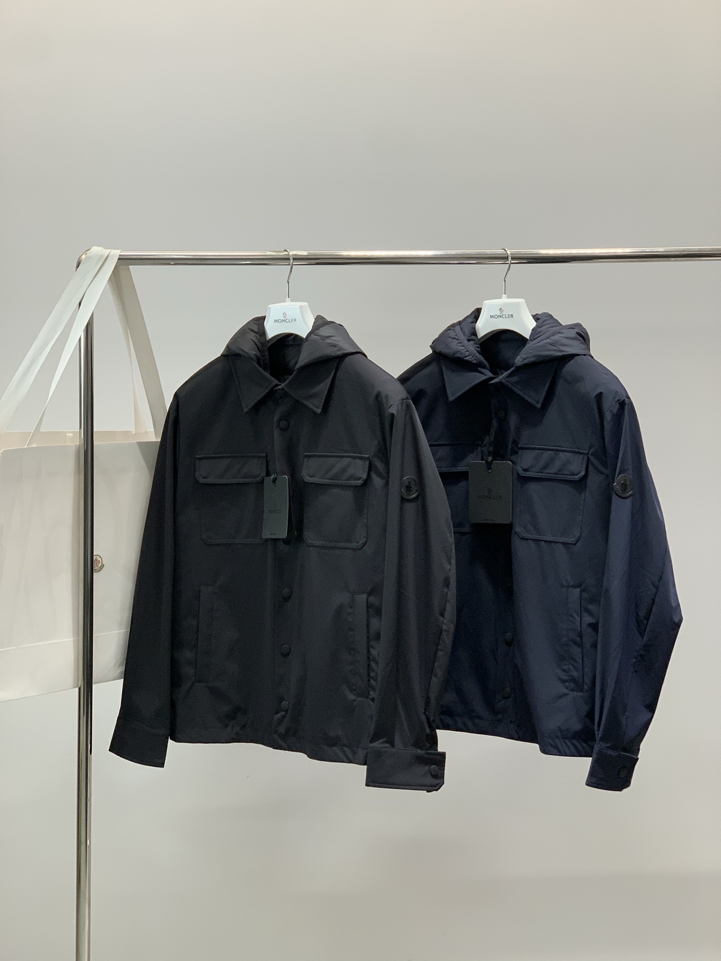 🌾，，Moncler 蒙口，2025冬季最新品，专柜同步有售，原单狠货，时尚休闲三合一羽绒服，上身舒适！