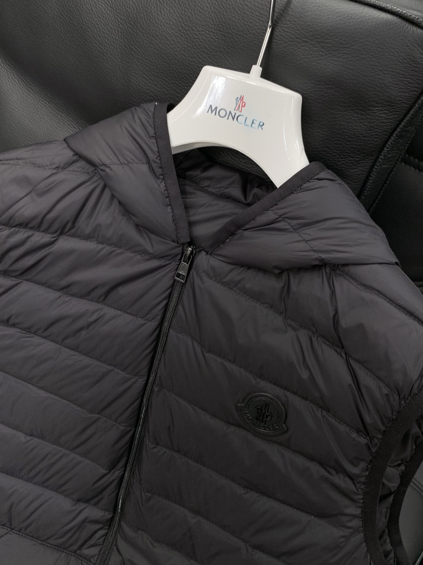 🌾，，Moncler 蒙口，2025冬季最新品，专柜同步有售，原单狠货，时尚休闲三合一羽绒服，上身舒适！