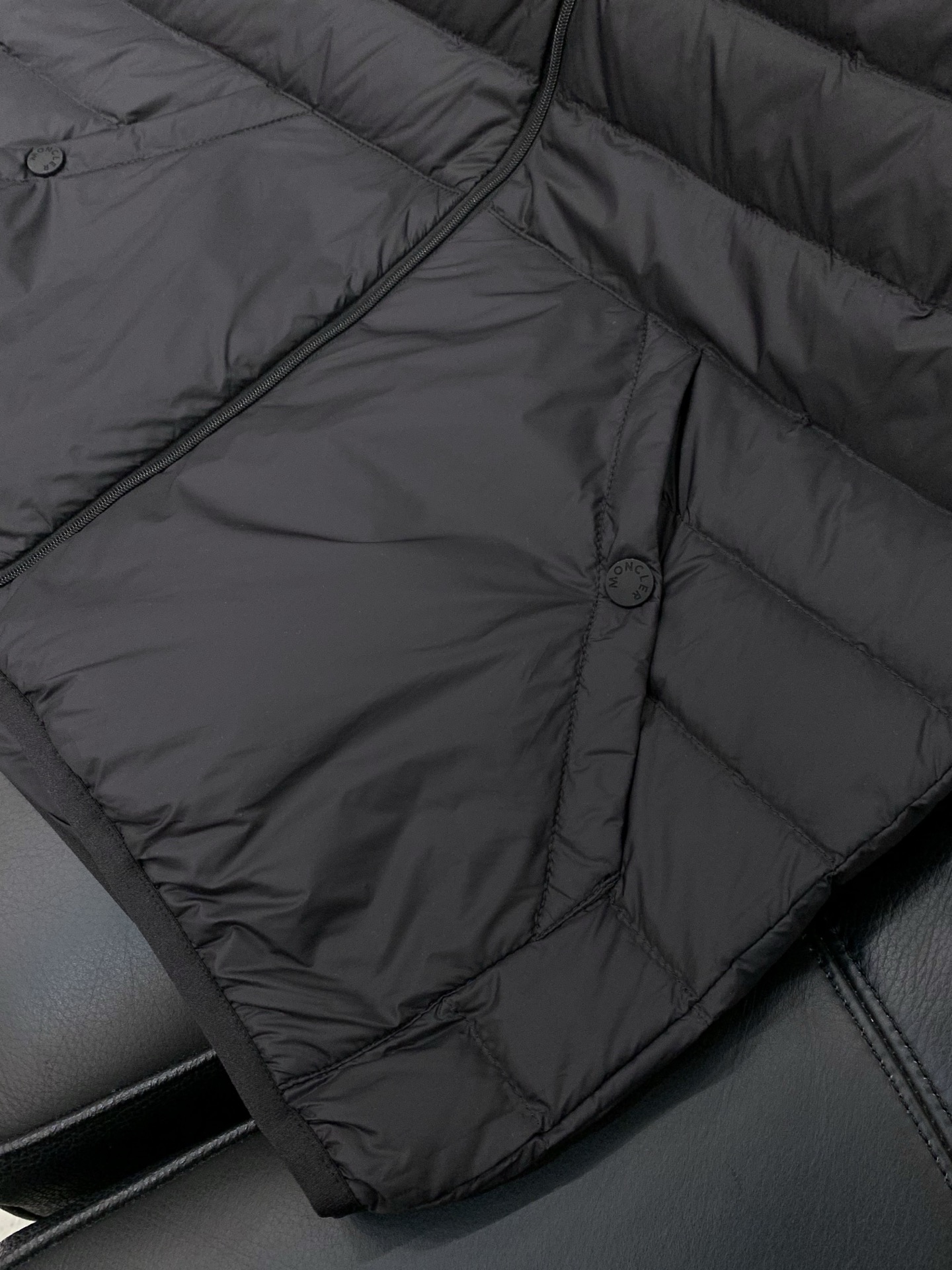 🌾，，Moncler 蒙口，2025冬季最新品，专柜同步有售，原单狠货，时尚休闲三合一羽绒服，上身舒适！