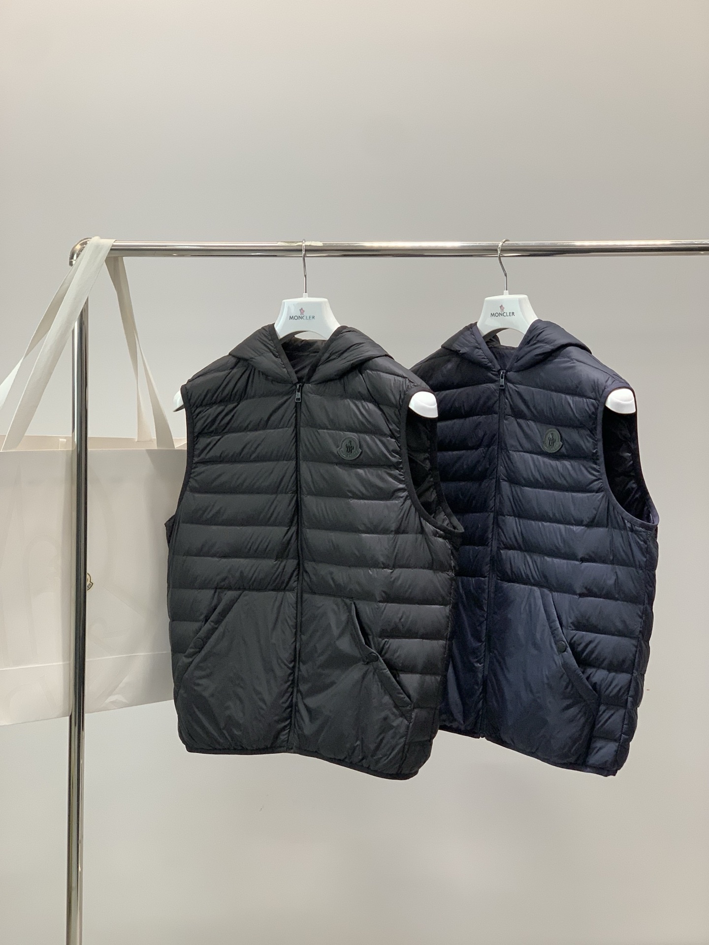 🌾，，Moncler 蒙口，2025冬季最新品，专柜同步有售，原单狠货，时尚休闲三合一羽绒服，上身舒适！