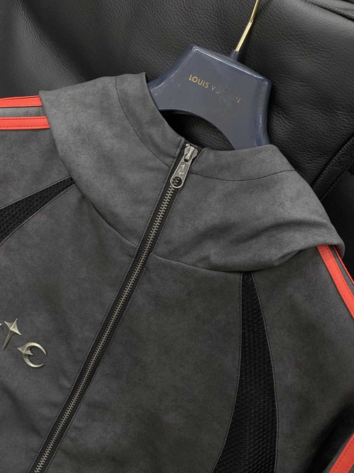 🌾，，adidas originals x THUG CLUB 联名款 TG LTHR JKT 运动连帽