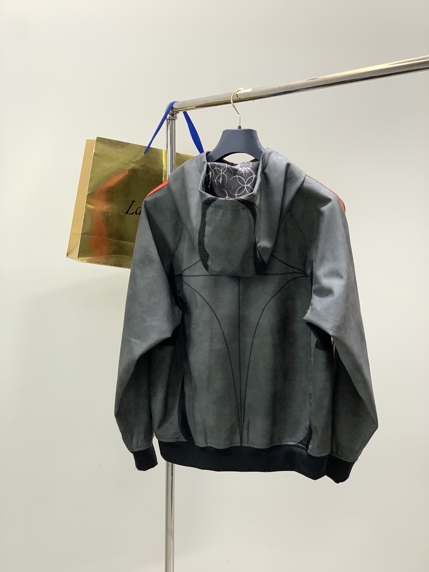 🌾，，adidas originals x THUG CLUB 联名款 TG LTHR JKT 运动连帽