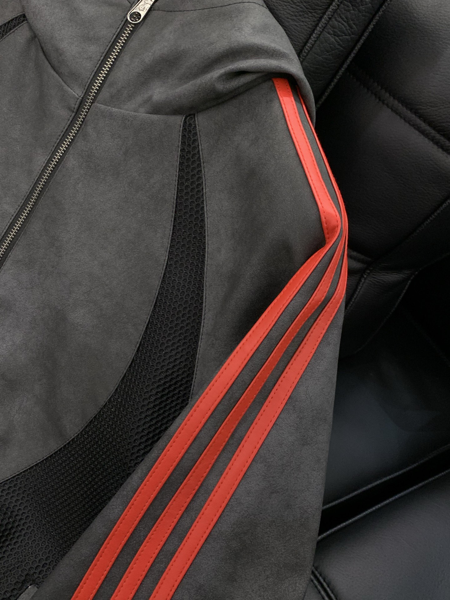 🌾，，adidas originals x THUG CLUB 联名款 TG LTHR JKT 运动连帽