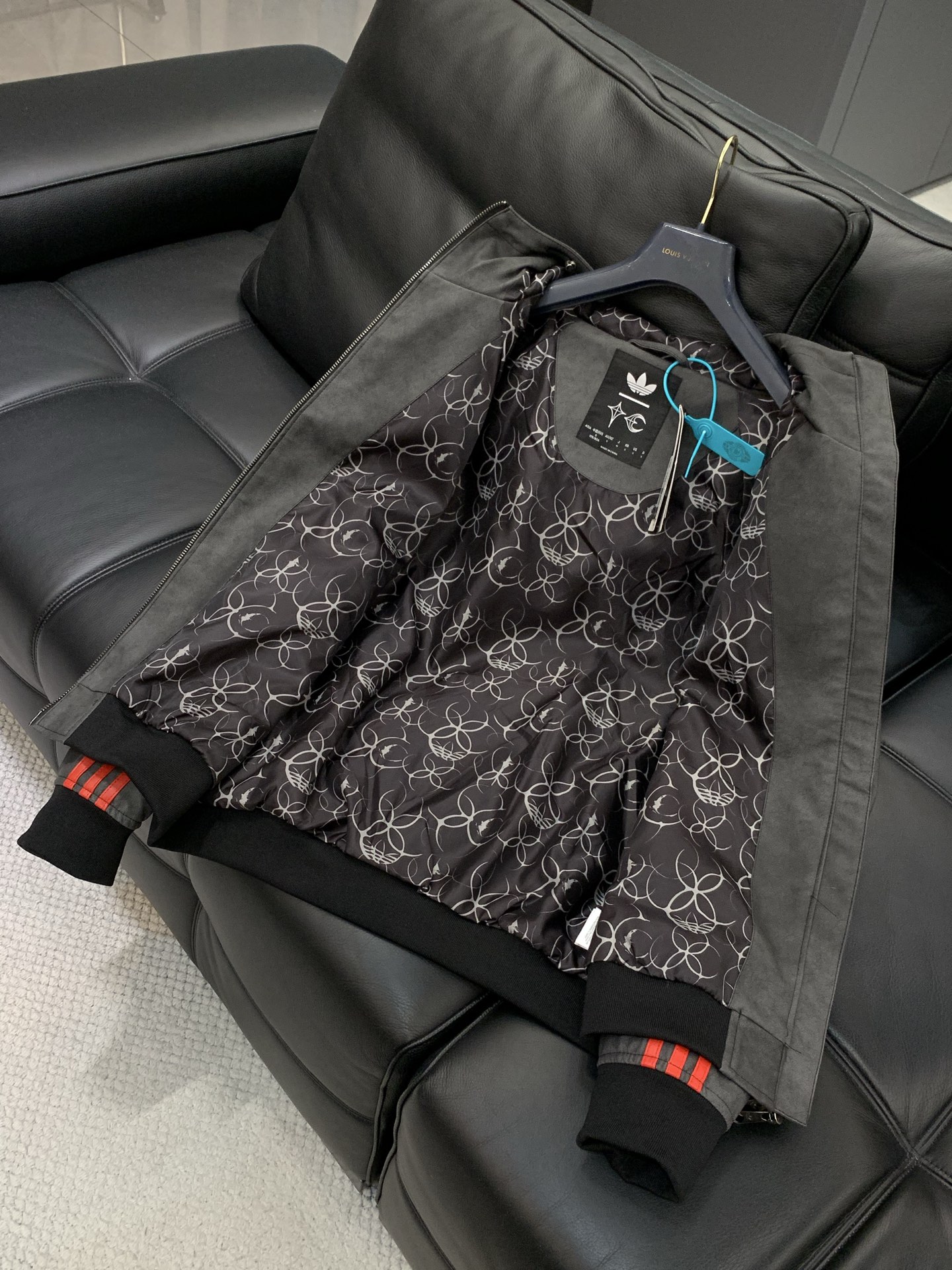 🌾，，adidas originals x THUG CLUB 联名款 TG LTHR JKT 运动连帽