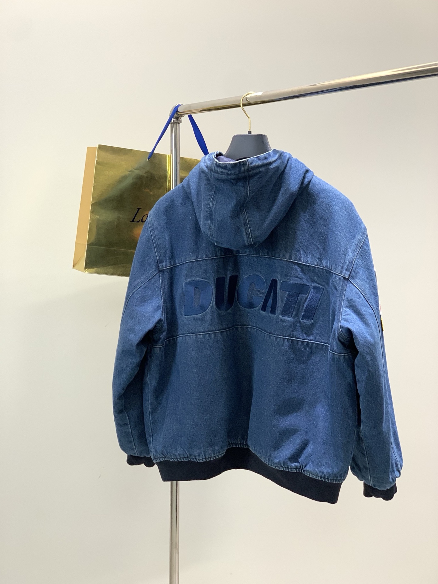 🌾，，SUPREME x DUCATI/杜卡迪 联名款双口袋拉链连帽赛车机车服夹克外套颜色：黑色/蓝色尺