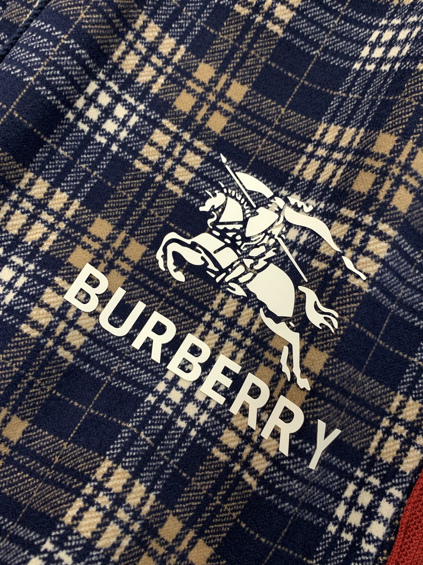 🌾，，Burberry 直筒格子休闲裤时尚系列，独特设计，抽绳休闲长裤 订纱开始订染和订纺。国内某大厂出