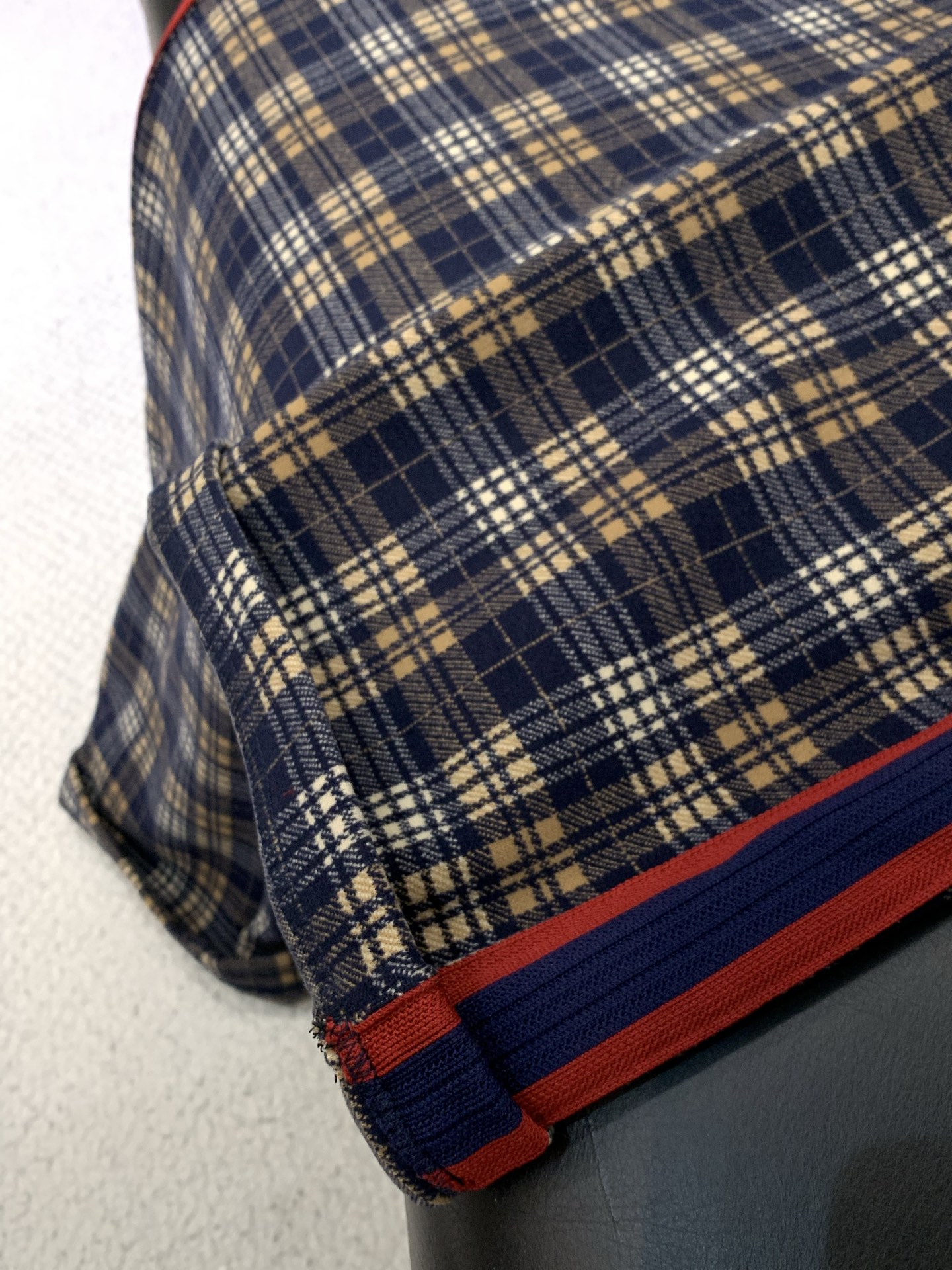 🌾，，Burberry 直筒格子休闲裤时尚系列，独特设计，抽绳休闲长裤 订纱开始订染和订纺。国内某大厂出