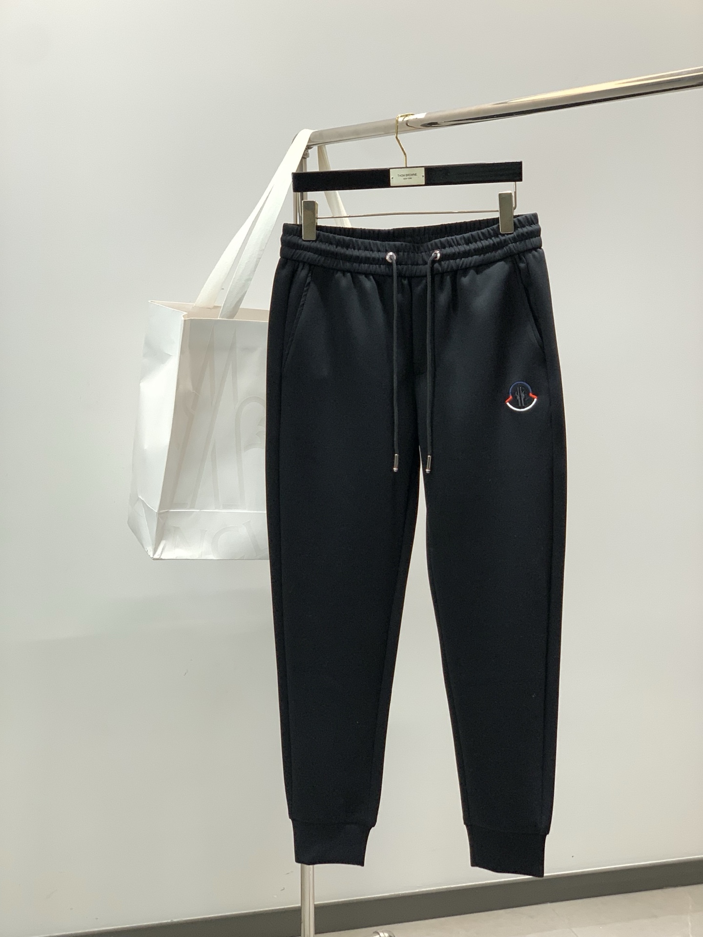 🌾，，蒙口 黑色 束脚 休闲裤材质 面料:棉32%锦纶63%氨纶5%里料:涤纶100%机洗，手洗最高水温