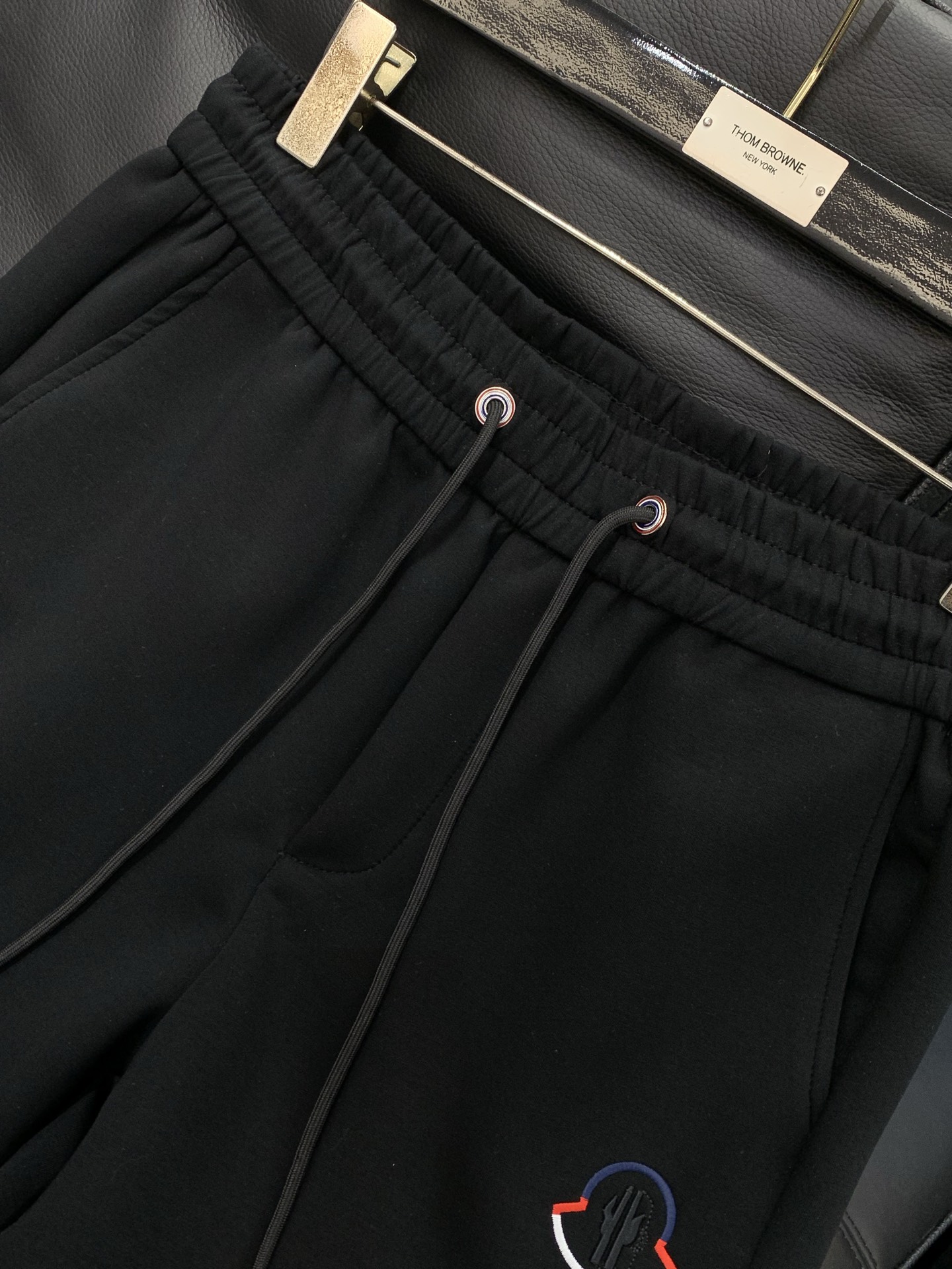 🌾，，蒙口 黑色 束脚 休闲裤材质 面料:棉32%锦纶63%氨纶5%里料:涤纶100%机洗，手洗最高水温