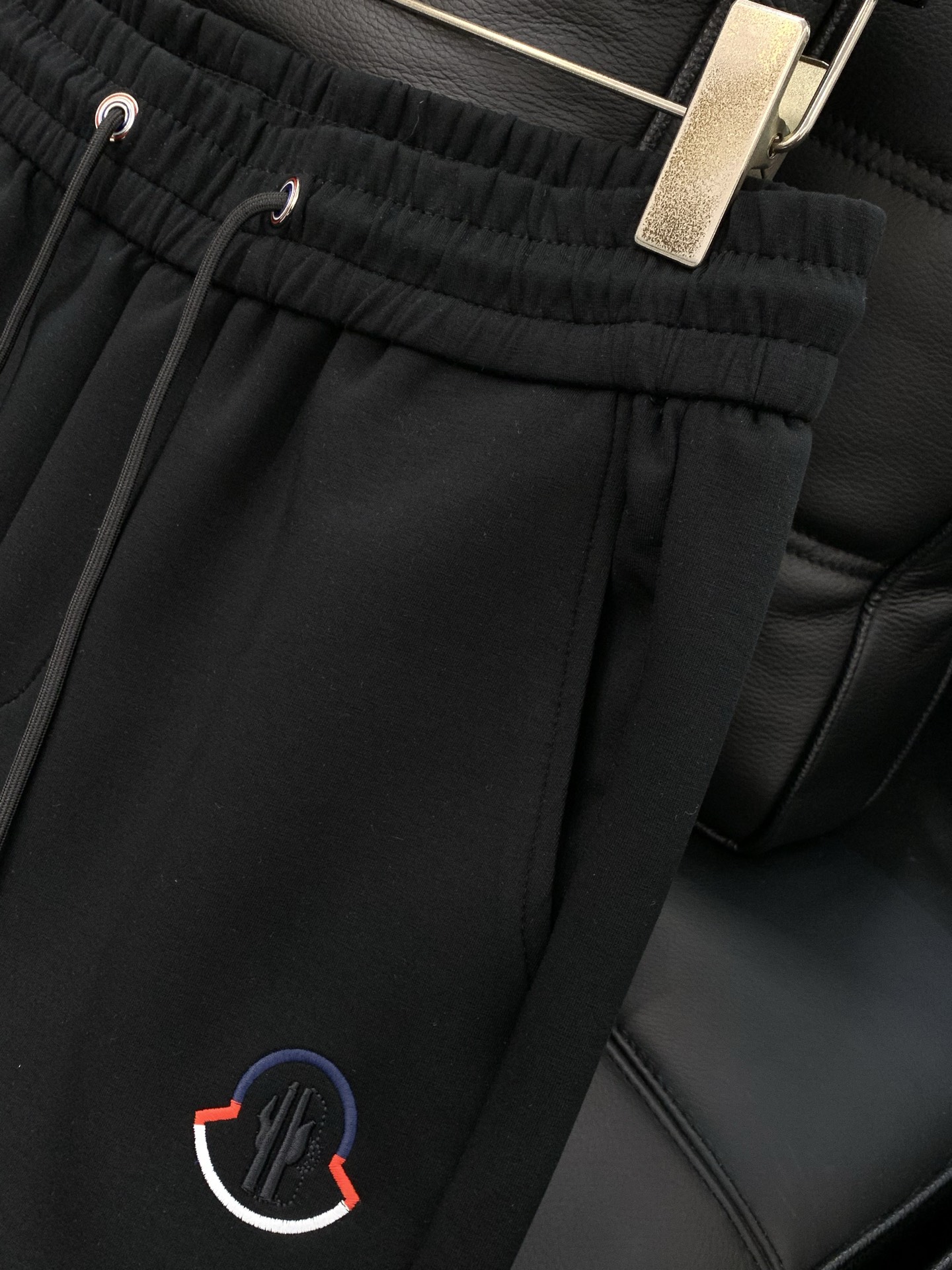 🌾，，蒙口 黑色 束脚 休闲裤材质 面料:棉32%锦纶63%氨纶5%里料:涤纶100%机洗，手洗最高水温