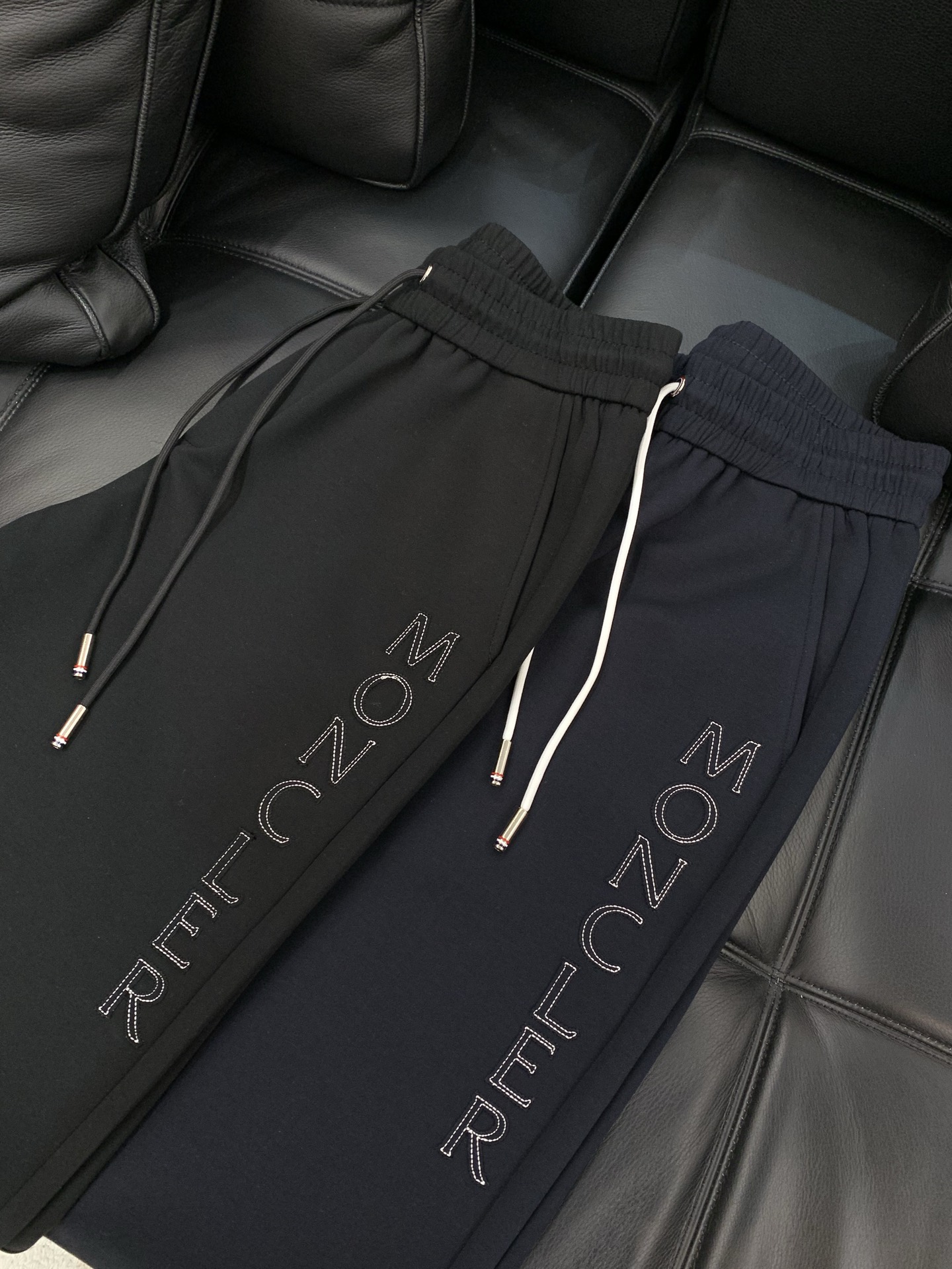 🌾，，蒙口 束脚 休闲裤材质 面料:棉32%锦纶63%氨纶5%里料:涤纶100%机洗，手洗最高水温30℃